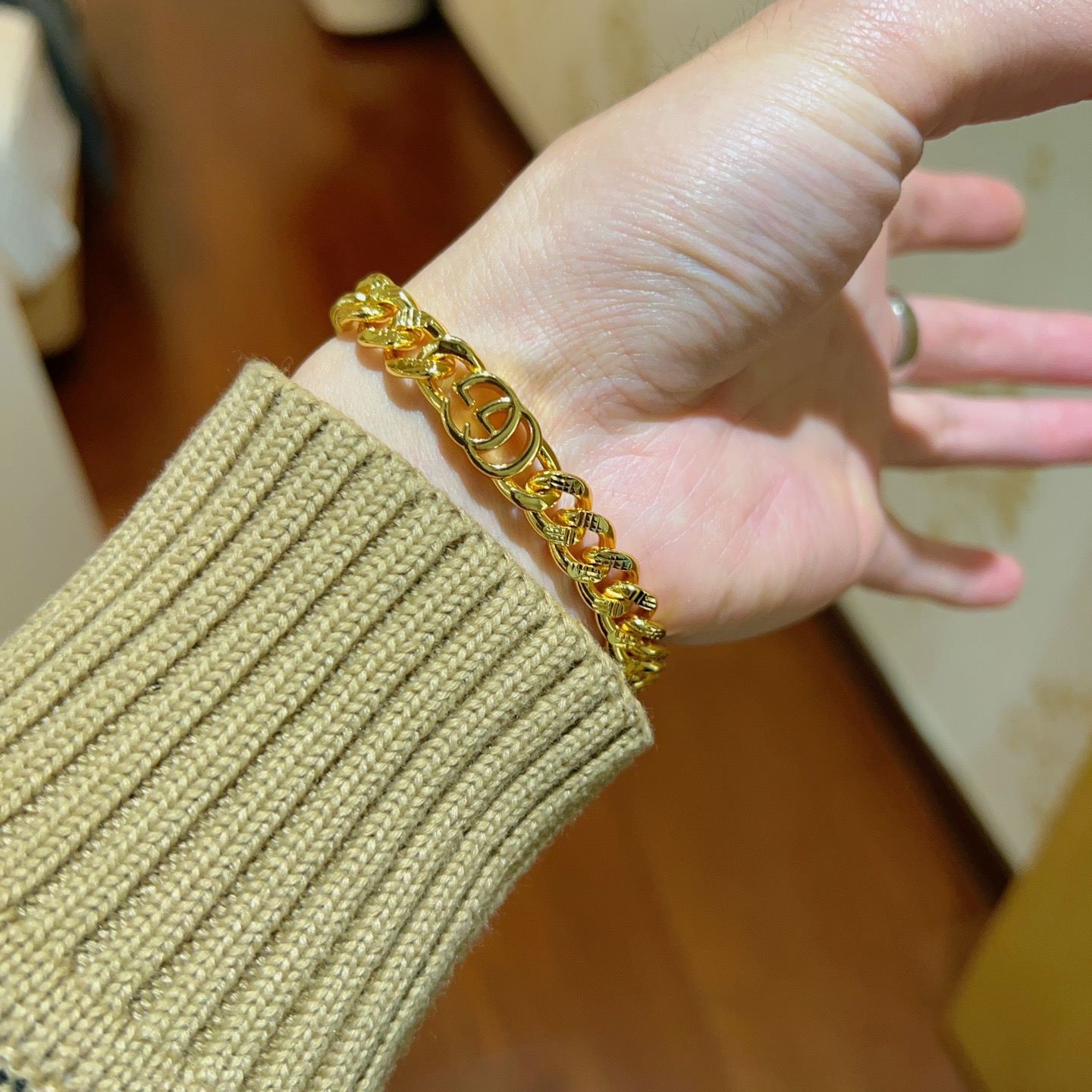 GucciA貨雙G粗鏈條手鏈 金色重工時尚潮流款| 12 GucciA貨雙G粗鏈條手鏈 金色重工時尚潮流款