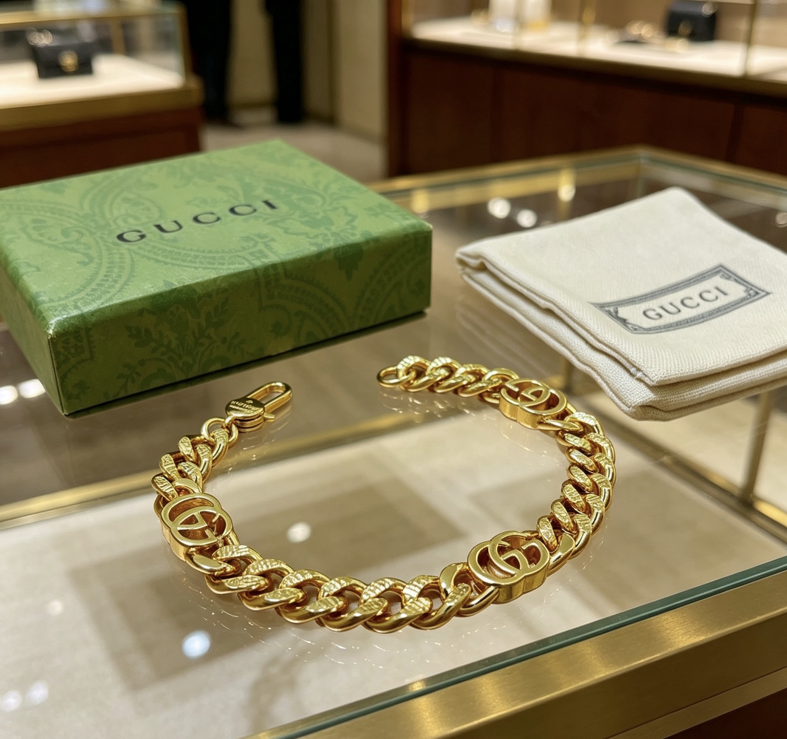 GucciA貨雙G粗鏈條手鏈 金色重工時尚潮流款| 11 GucciA貨雙G粗鏈條手鏈 金色重工時尚潮流款