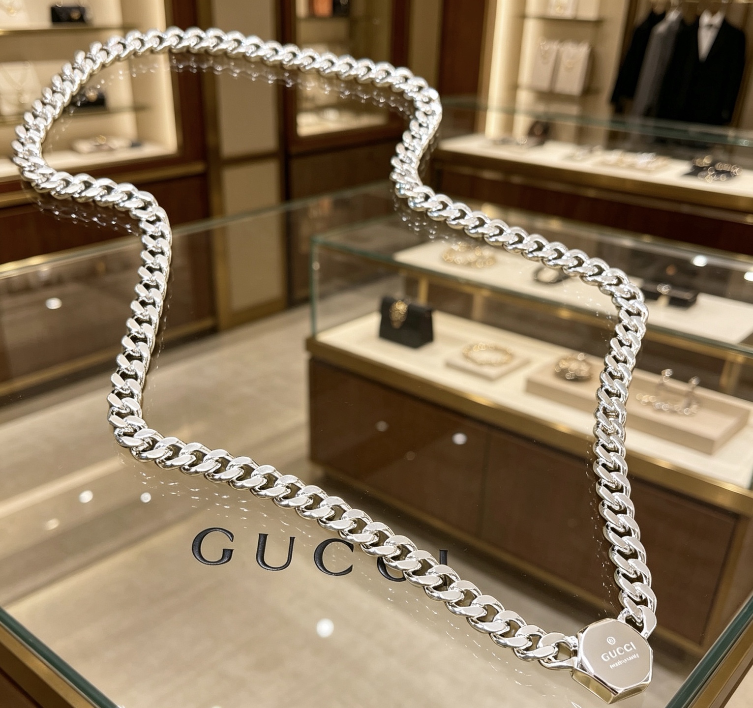 GUCCI 高仿 雙鏈條圓牌鎖扣項鏈 銀色重工設計 高端時尚配飾| 12 GUCCI 高仿 雙鏈條圓牌鎖扣項鏈 銀色重工設計 高端時尚配飾