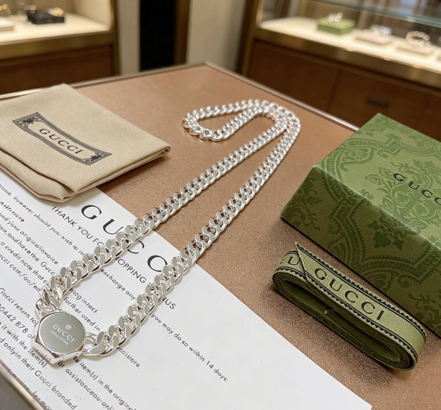 GUCCI 高仿 雙鏈條圓牌鎖扣項鏈 銀色重工設計 高端時尚配飾| 11 GUCCI 高仿 雙鏈條圓牌鎖扣項鏈 銀色重工設計 高端時尚配飾