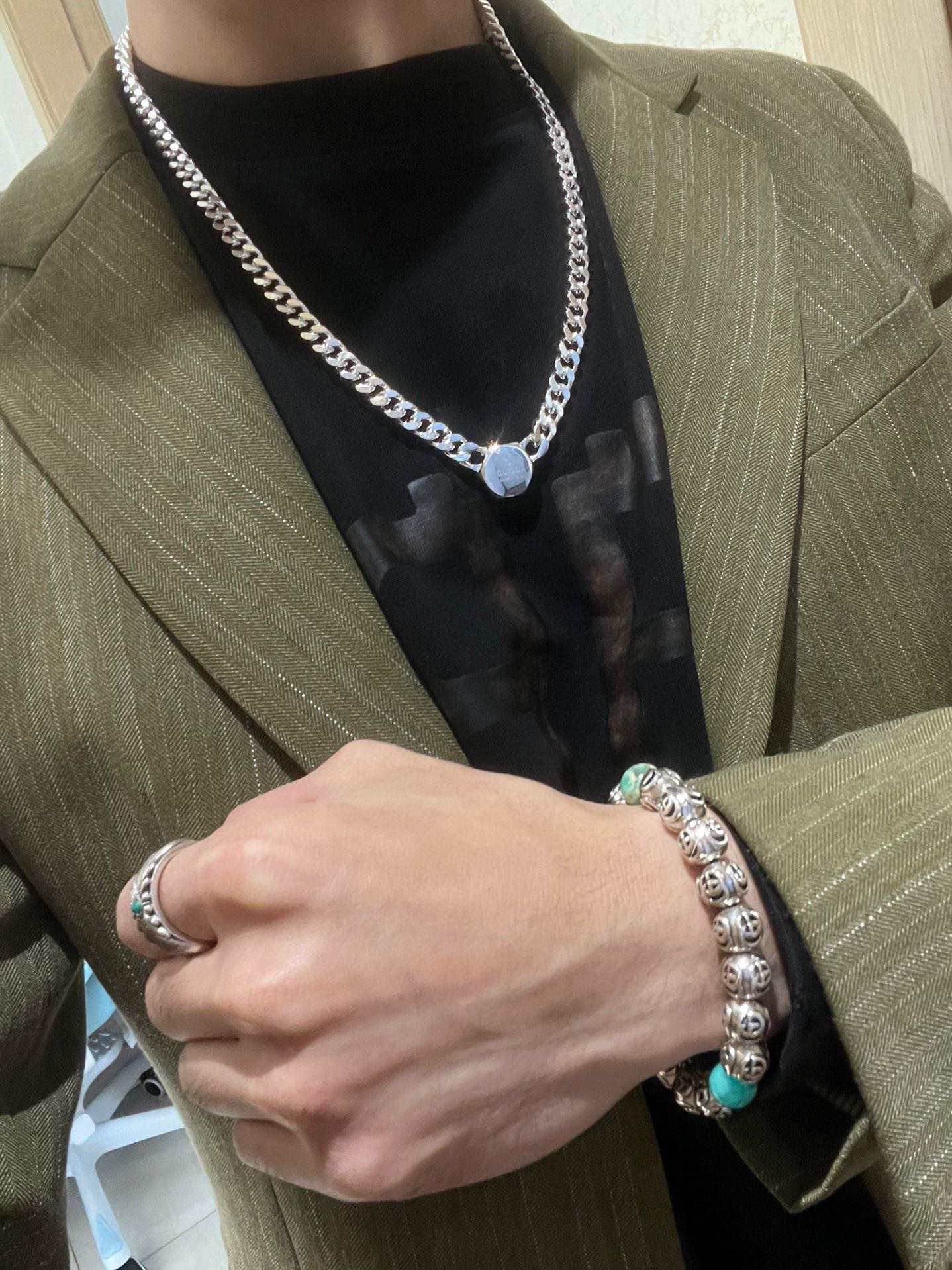 GUCCI 高仿 雙鏈條圓牌鎖扣項鏈 銀色重工設計 高端時尚配飾| 10 GUCCI 高仿 雙鏈條圓牌鎖扣項鏈 銀色重工設計 高端時尚配飾