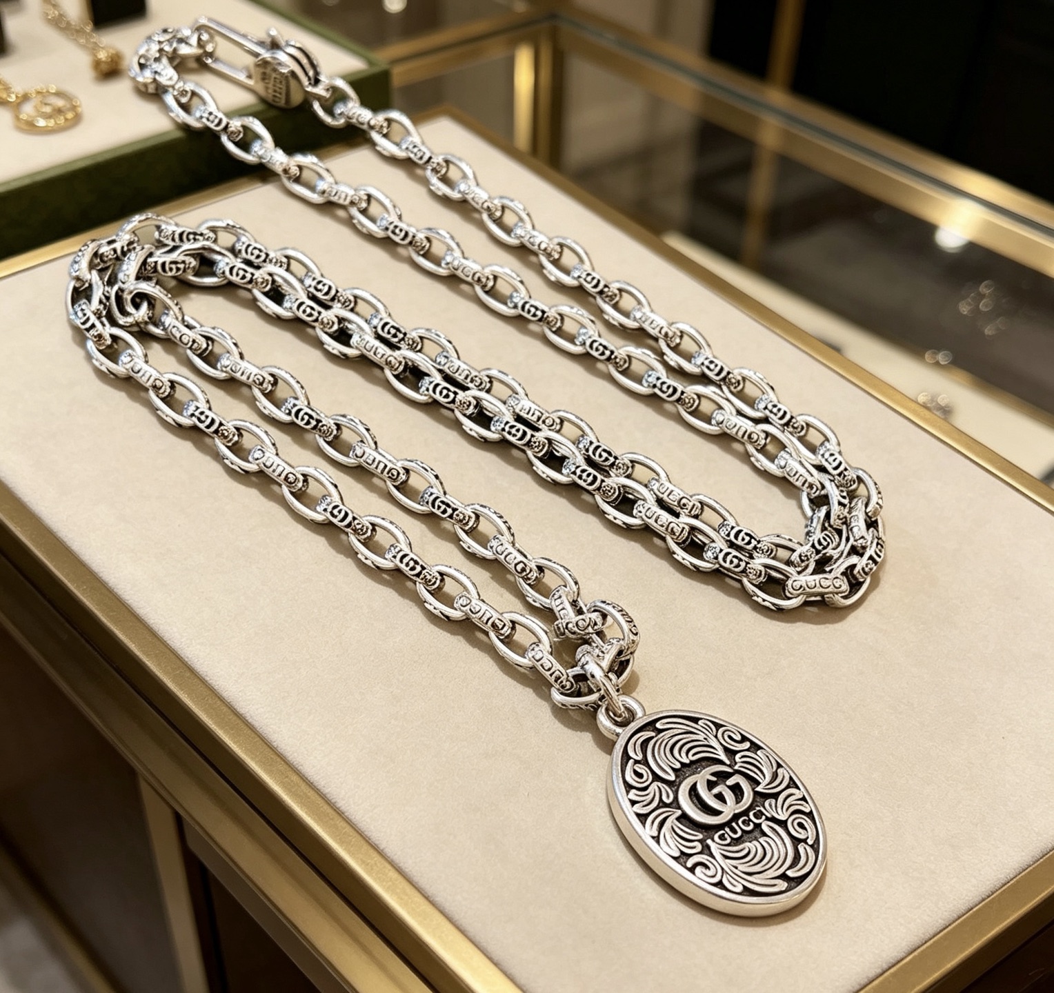 GUCCI 一比一 雕花橢圓吊墜項鏈 復古鏈條設計 潮流百搭款