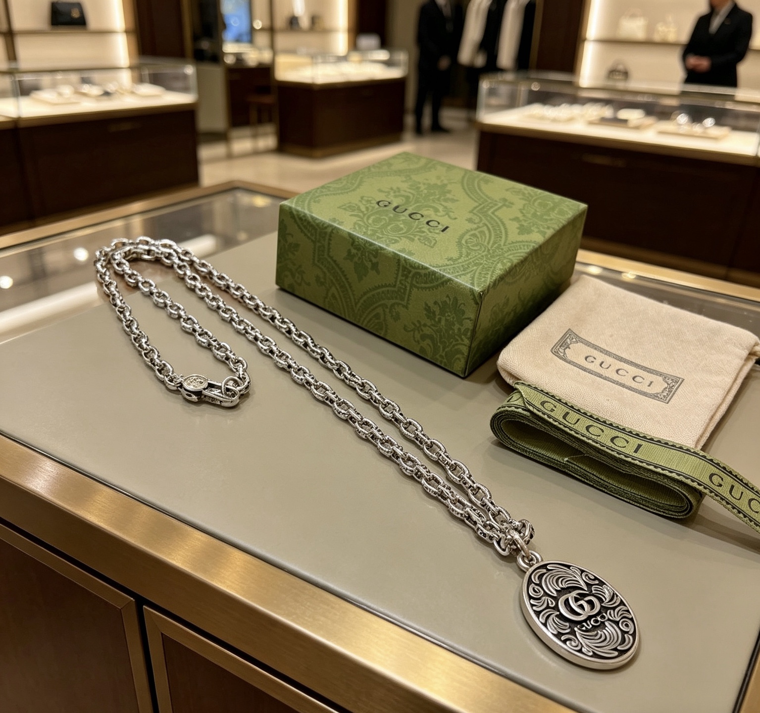 GUCCI 一比一 雕花橢圓吊墜項鏈 復古鏈條設計 潮流百搭款| 14 GUCCI 一比一 雕花橢圓吊墜項鏈 復古鏈條設計 潮流百搭款