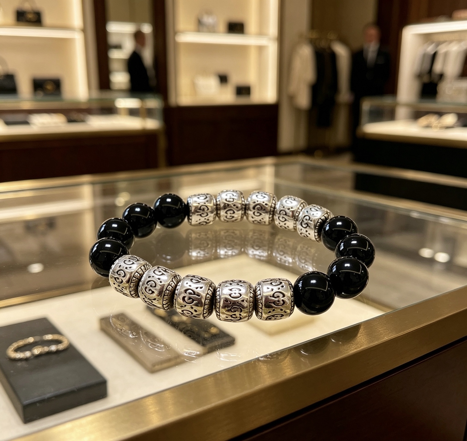 GUCCI 高仿 黑瑪瑙珠串手鏈 銀色雕刻元素 復古潮流款| 11 GUCCI 高仿 黑瑪瑙珠串手鏈 銀色雕刻元素 復古潮流款