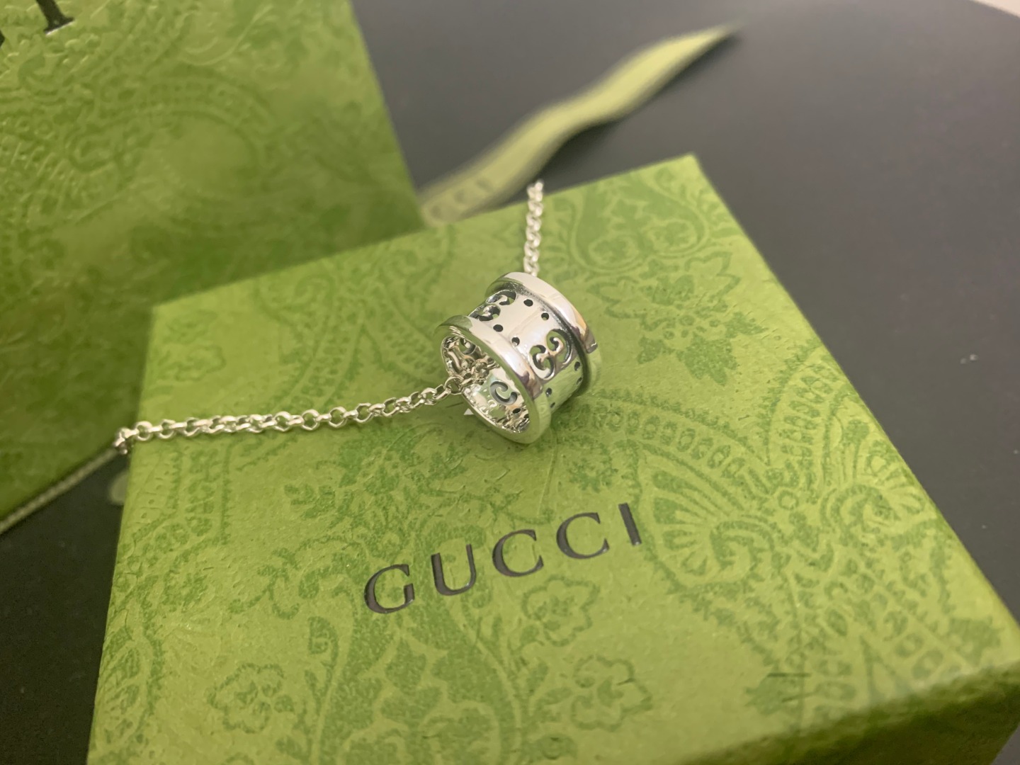 GUCCI公分綠紋寶石雙G吊墜項鍊 高端設計款| 13 GUCCI公分綠紋寶石雙G吊墜項鍊 高端設計款