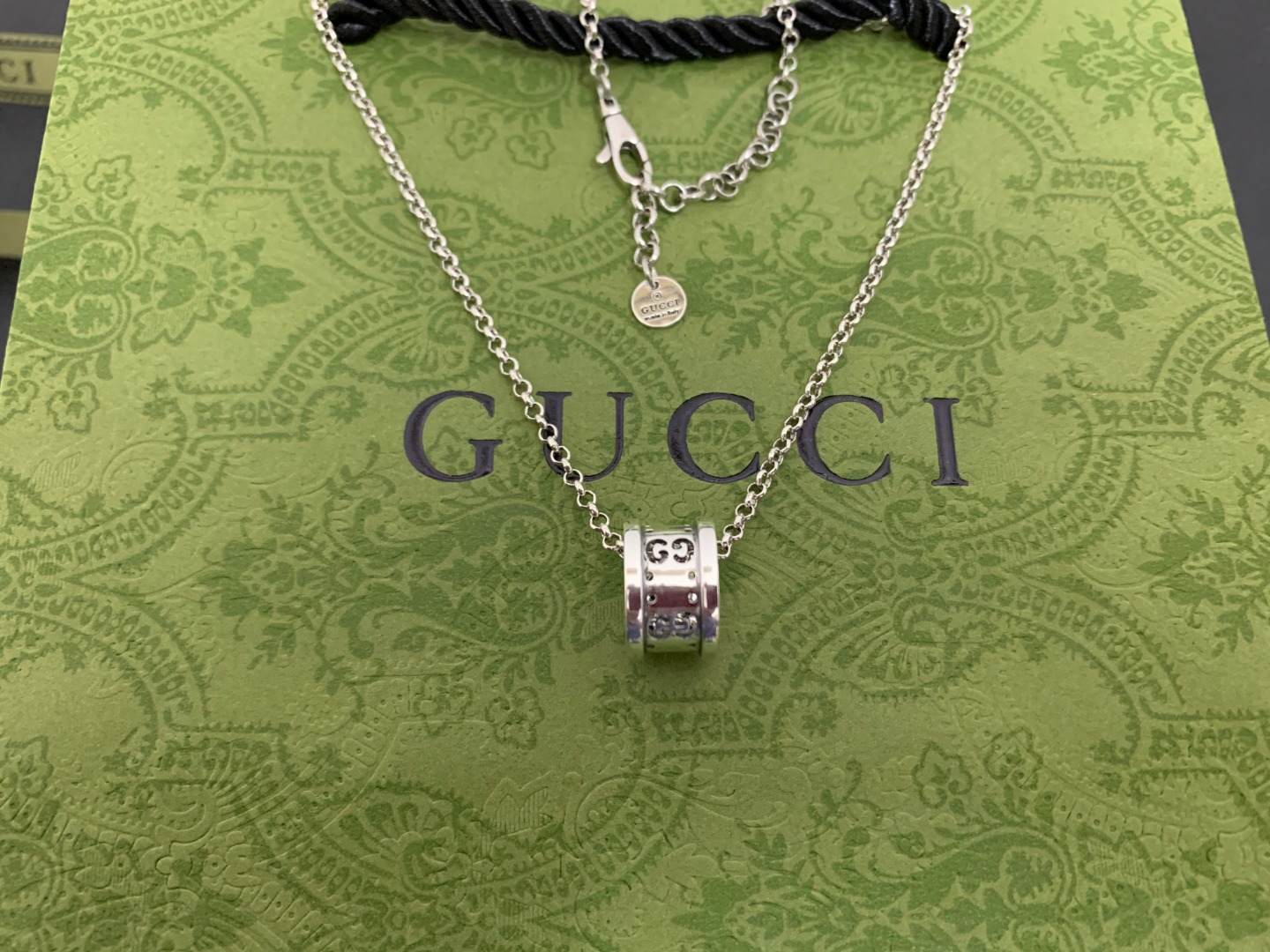 GUCCI公分綠紋寶石雙G吊墜項鍊 高端設計款| 7 GUCCI公分綠紋寶石雙G吊墜項鍊 高端設計款