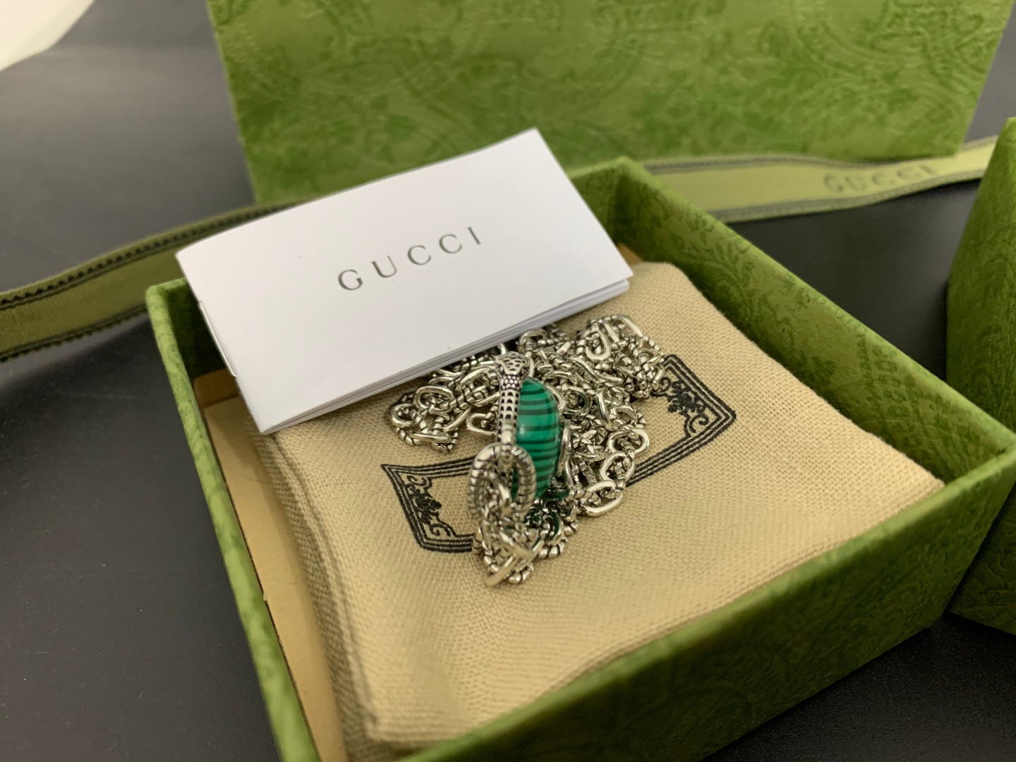 GUCCI高仿綠紋寶石雙G吊墜項鍊 高端設計款| 12 GUCCI高仿綠紋寶石雙G吊墜項鍊 高端設計款