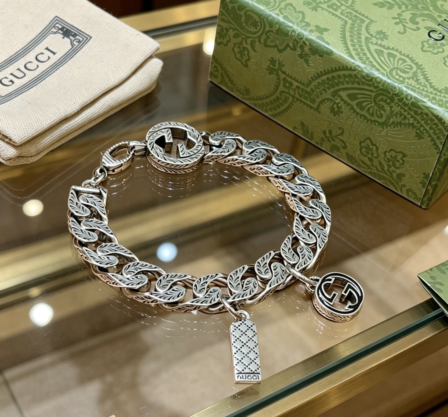 Gucci高仿復古雕刻寬版手鍊 男士潮流鏈條設計| 11 Gucci高仿復古雕刻寬版手鍊 男士潮流鏈條設計