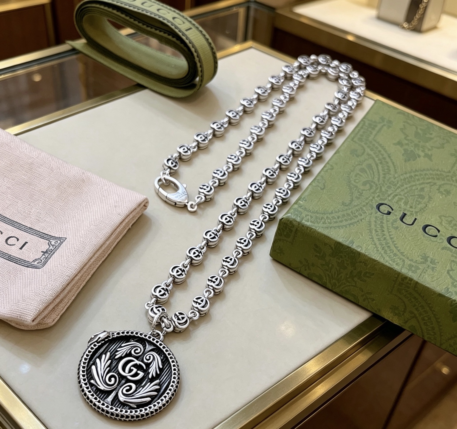 Gucci高仿雙G長鏈項鍊 復古圓牌吊墜設計| 11 Gucci高仿雙G長鏈項鍊 復古圓牌吊墜設計
