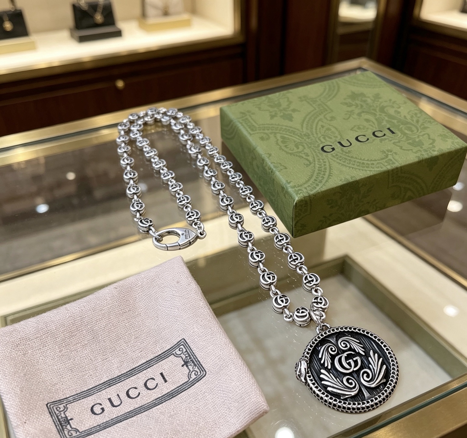 Gucci高仿雙G長鏈項鍊 復古圓牌吊墜設計| 9 Gucci高仿雙G長鏈項鍊 復古圓牌吊墜設計