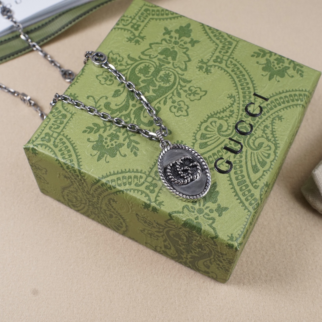 Gucci一比一花卉雕刻圓牌項鏈 復古氣質精品飾品| 12 Gucci一比一花卉雕刻圓牌項鏈 復古氣質精品飾品