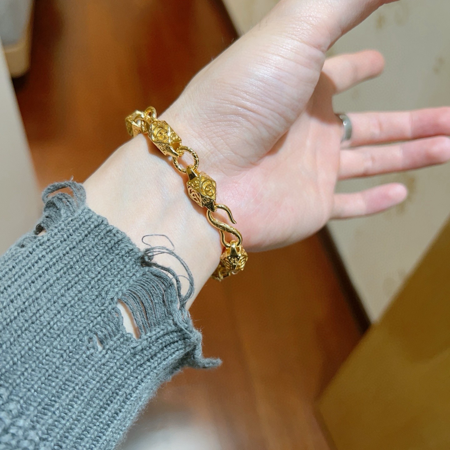 Gucci一比一復古玫瑰雕刻鏈條手鏈 金色精品時尚款| 12 Gucci一比一復古玫瑰雕刻鏈條手鏈 金色精品時尚款