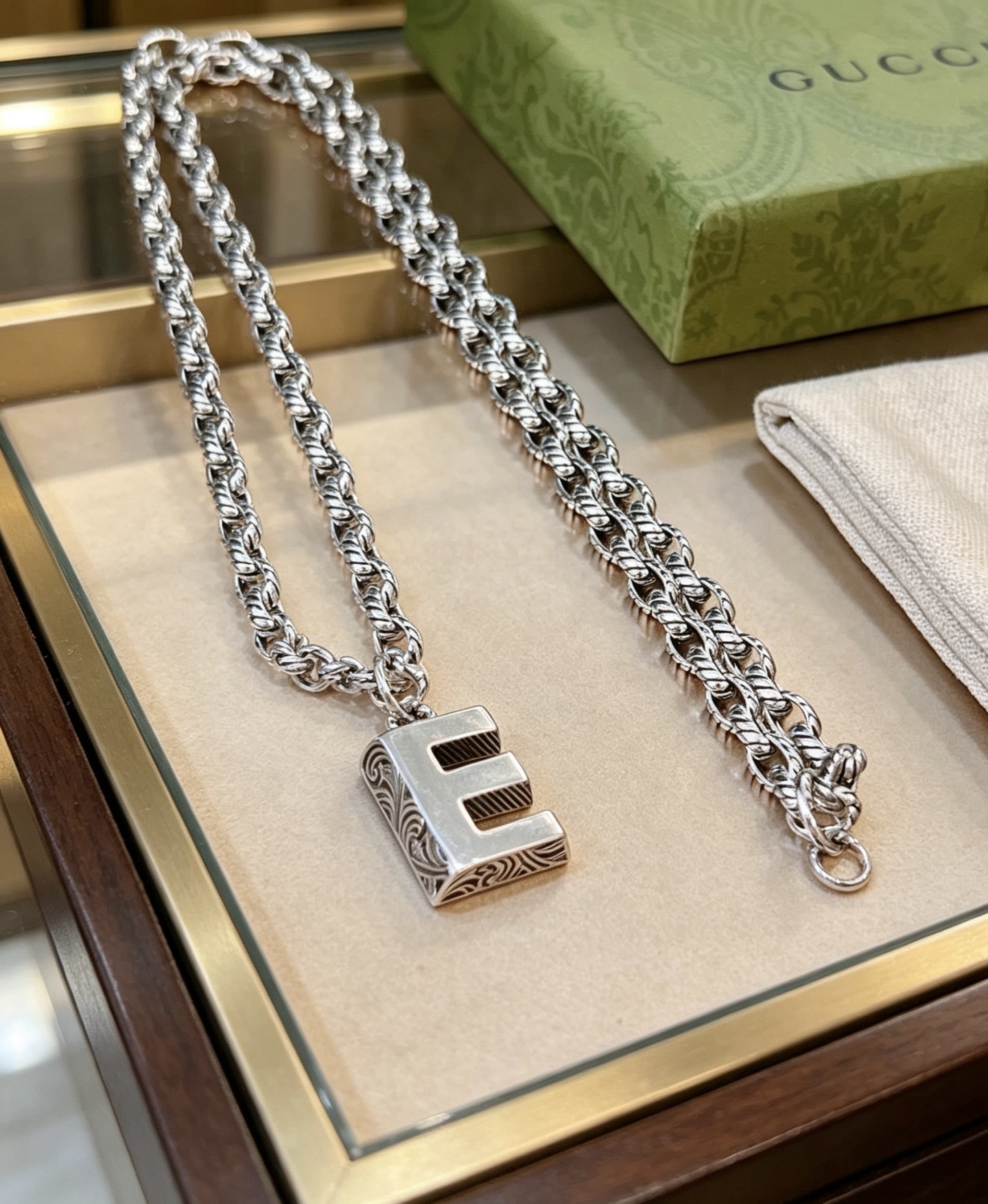 Gucci高仿字母E吊墜項鏈 銀色雕刻復古潮流款
