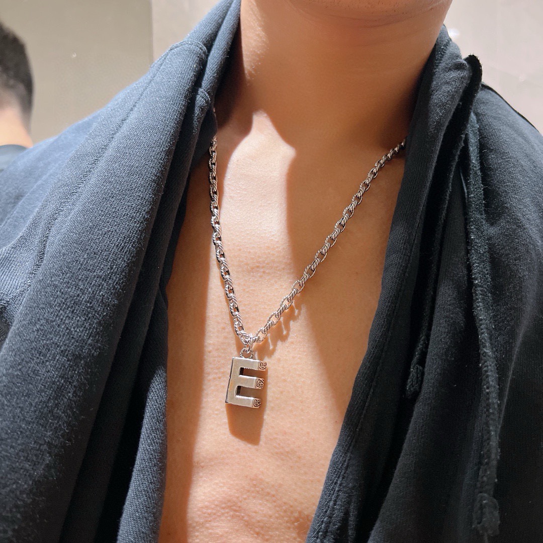 Gucci高仿字母E吊墜項鏈 銀色雕刻復古潮流款| 13 Gucci高仿字母E吊墜項鏈 銀色雕刻復古潮流款