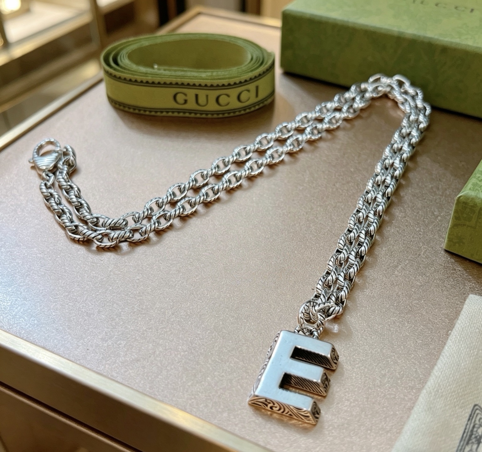 Gucci高仿字母E吊墜項鏈 銀色雕刻復古潮流款| 11 Gucci高仿字母E吊墜項鏈 銀色雕刻復古潮流款