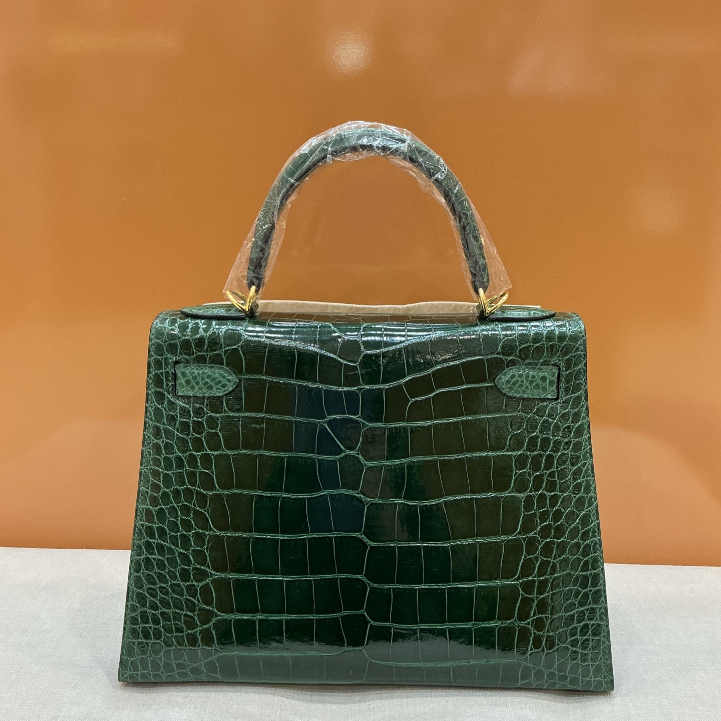 Hermès 高仿 Kelly 鱷魚紋手提包 深綠亮面高端質感精品女包| 12 Hermès 高仿 Kelly 鱷魚紋手提包 深綠亮面高端質感精品女包