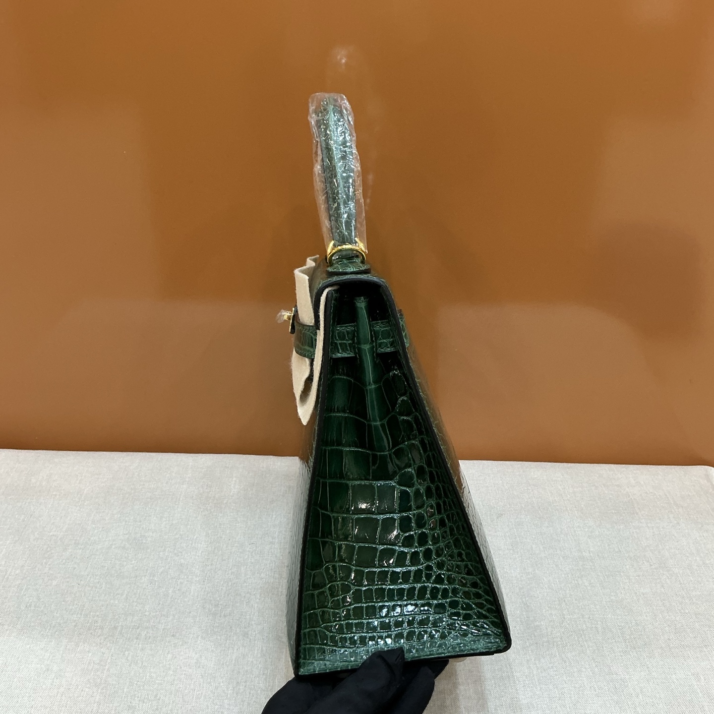 Hermès 高仿 Kelly 鱷魚紋手提包 深綠亮面高端質感精品女包| 8 Hermès 高仿 Kelly 鱷魚紋手提包 深綠亮面高端質感精品女包