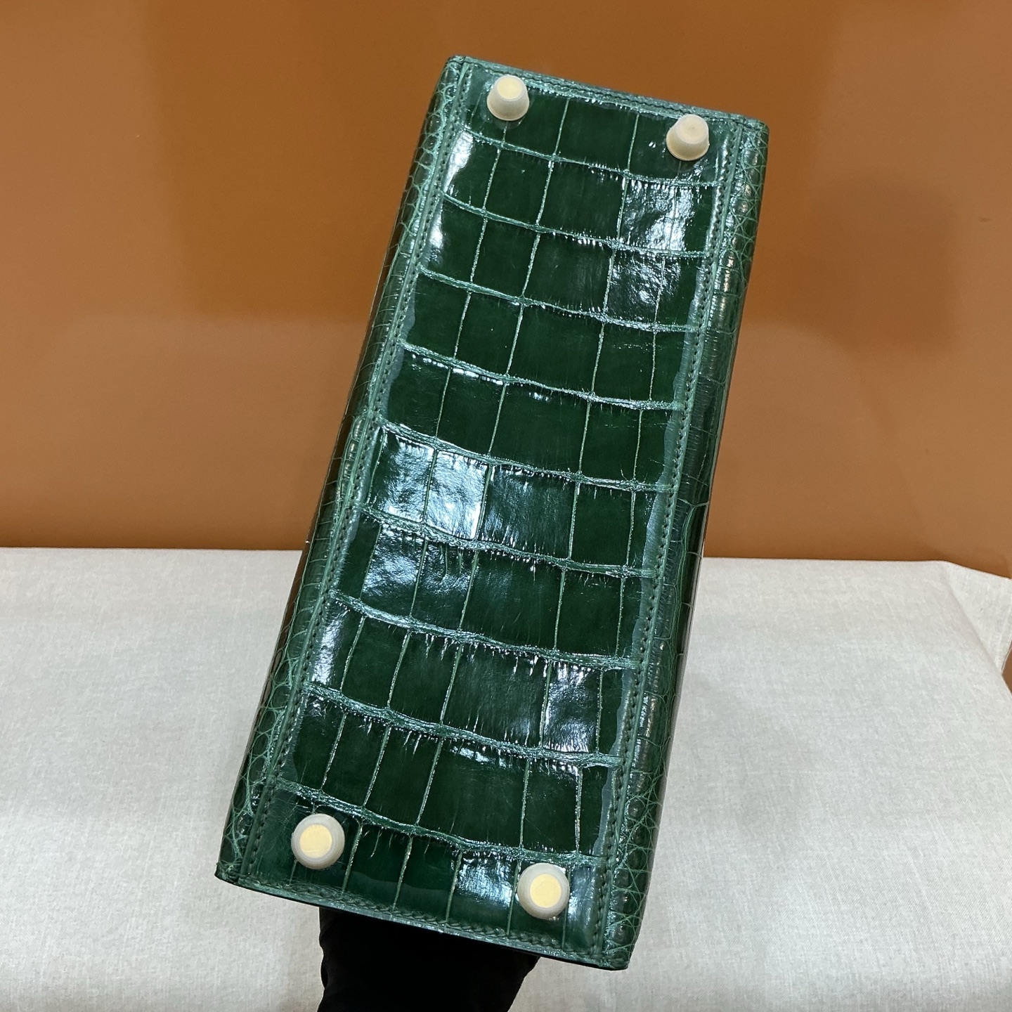 Hermès 高仿 Kelly 鱷魚紋手提包 深綠亮面高端質感精品女包| 7 Hermès 高仿 Kelly 鱷魚紋手提包 深綠亮面高端質感精品女包