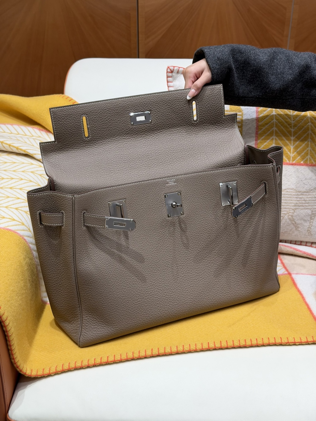 Hermès 高仿 Kelly 灰色荔枝紋手提包 高級質感精品女包| 9 Hermès 高仿 Kelly 灰色荔枝紋手提包 高級質感精品女包