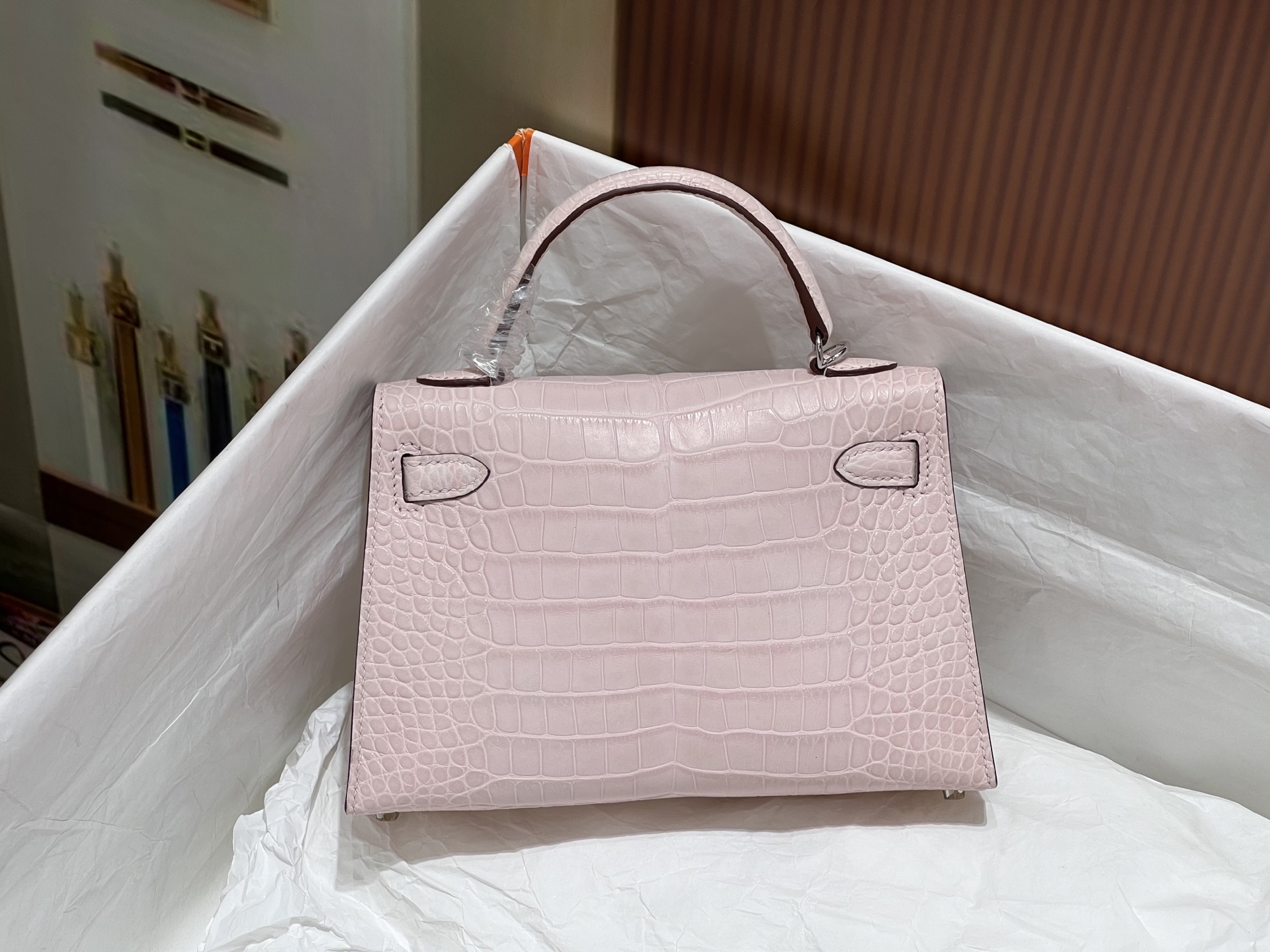 Hermès 高仿 Kelly 粉色鱷魚紋手提包 小尺寸甜美精品女包| 13 Hermès 高仿 Kelly 粉色鱷魚紋手提包 小尺寸甜美精品女包