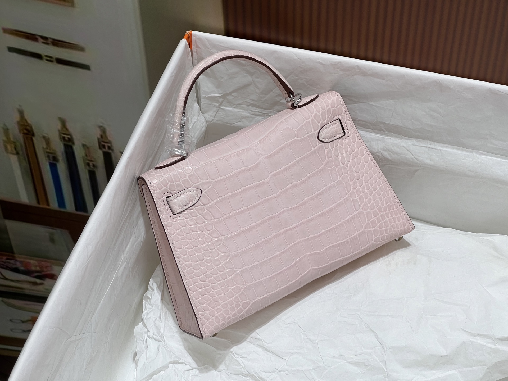 Hermès 高仿 Kelly 粉色鱷魚紋手提包 小尺寸甜美精品女包| 12 Hermès 高仿 Kelly 粉色鱷魚紋手提包 小尺寸甜美精品女包