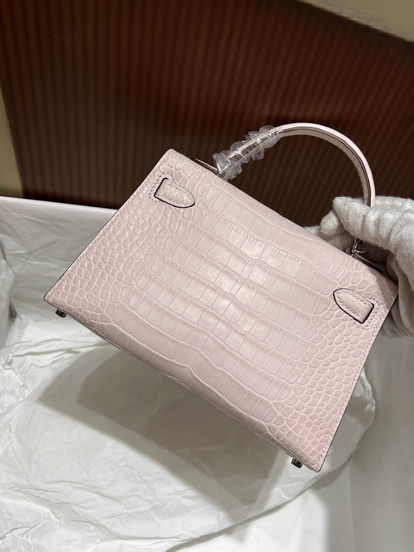 Hermès 高仿 Kelly 粉色鱷魚紋手提包 小尺寸甜美精品女包| 11 Hermès 高仿 Kelly 粉色鱷魚紋手提包 小尺寸甜美精品女包