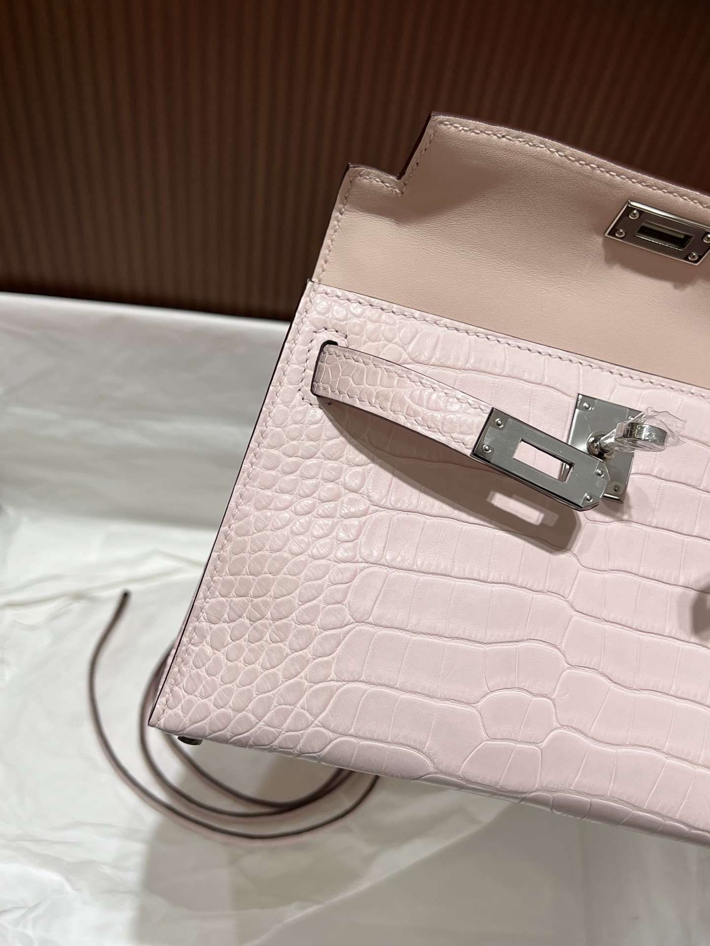 Hermès 高仿 Kelly 粉色鱷魚紋手提包 小尺寸甜美精品女包| 8 Hermès 高仿 Kelly 粉色鱷魚紋手提包 小尺寸甜美精品女包