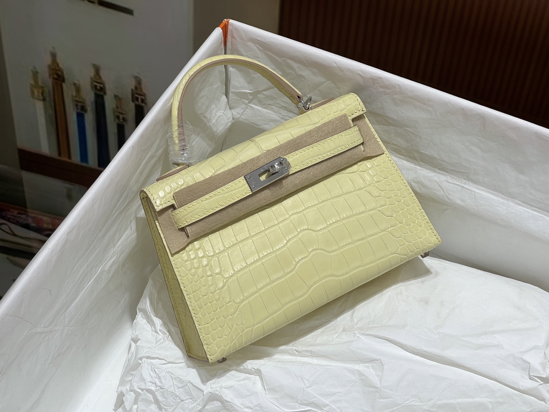 Hermès 高仿 Kelly Pochette 淡黃色鱷魚紋手提包 高級甜奶油色迷你包| 14 Hermès 高仿 Kelly Pochette 淡黃色鱷魚紋手提包 高級甜奶油色迷你包