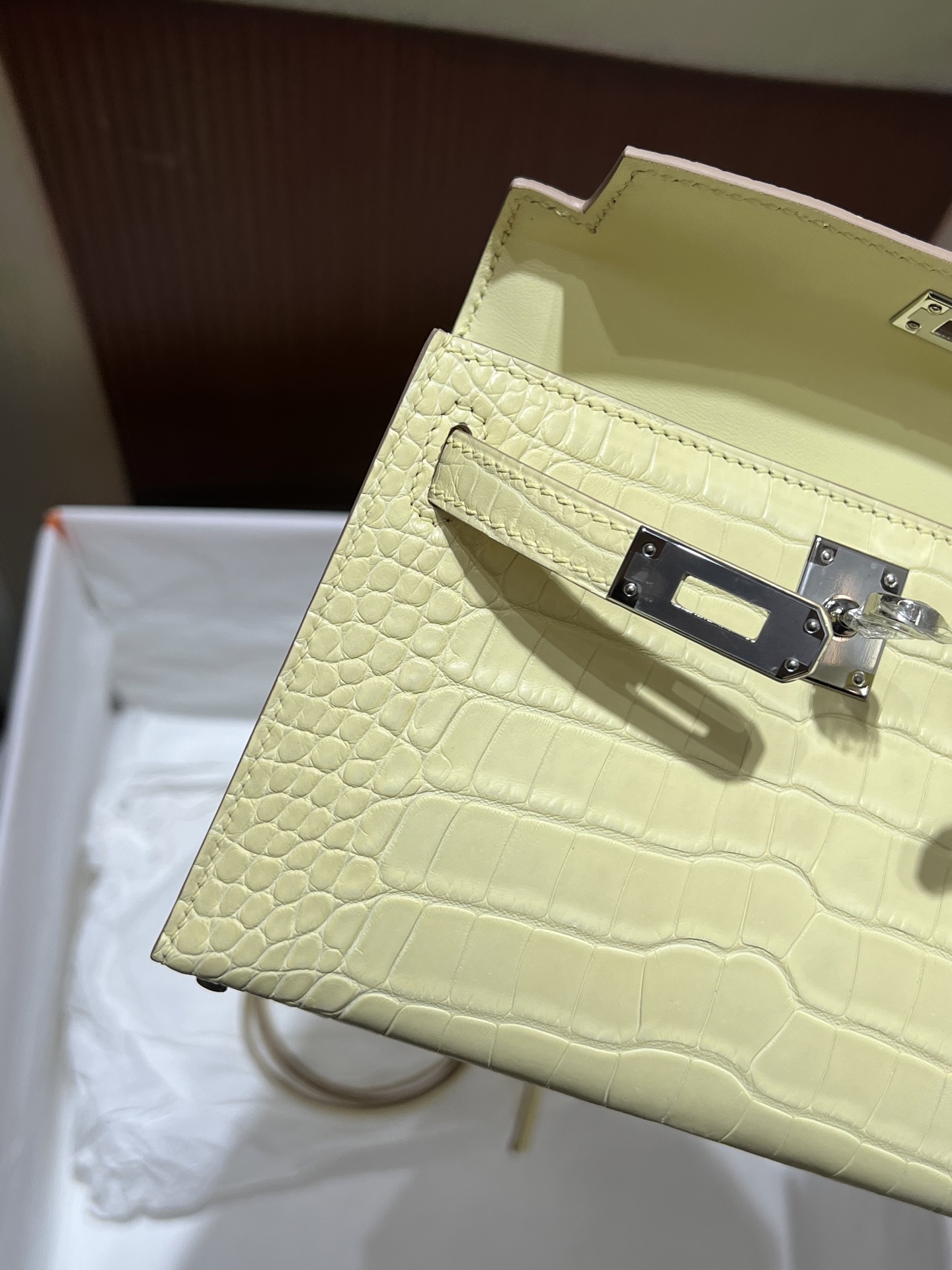 Hermès 高仿 Kelly Pochette 淡黃色鱷魚紋手提包 高級甜奶油色迷你包| 9 Hermès 高仿 Kelly Pochette 淡黃色鱷魚紋手提包 高級甜奶油色迷你包