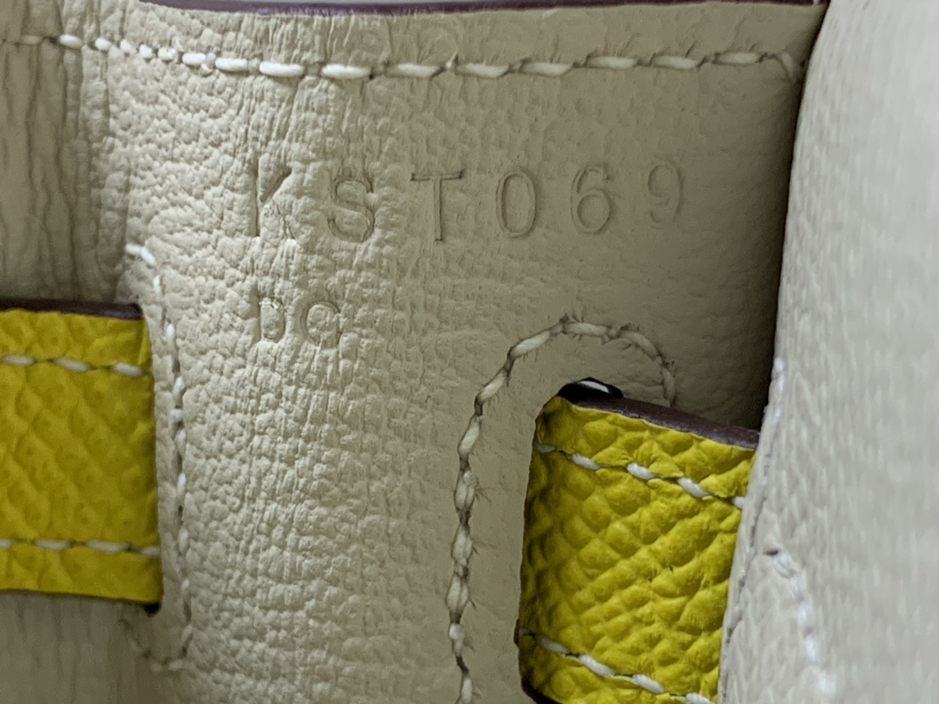 高仿 Hermes Kelly 25 奶油白拼亮黃手提包 高端時尚女包| 7 高仿 Hermes Kelly 25 奶油白拼亮黃手提包 高端時尚女包