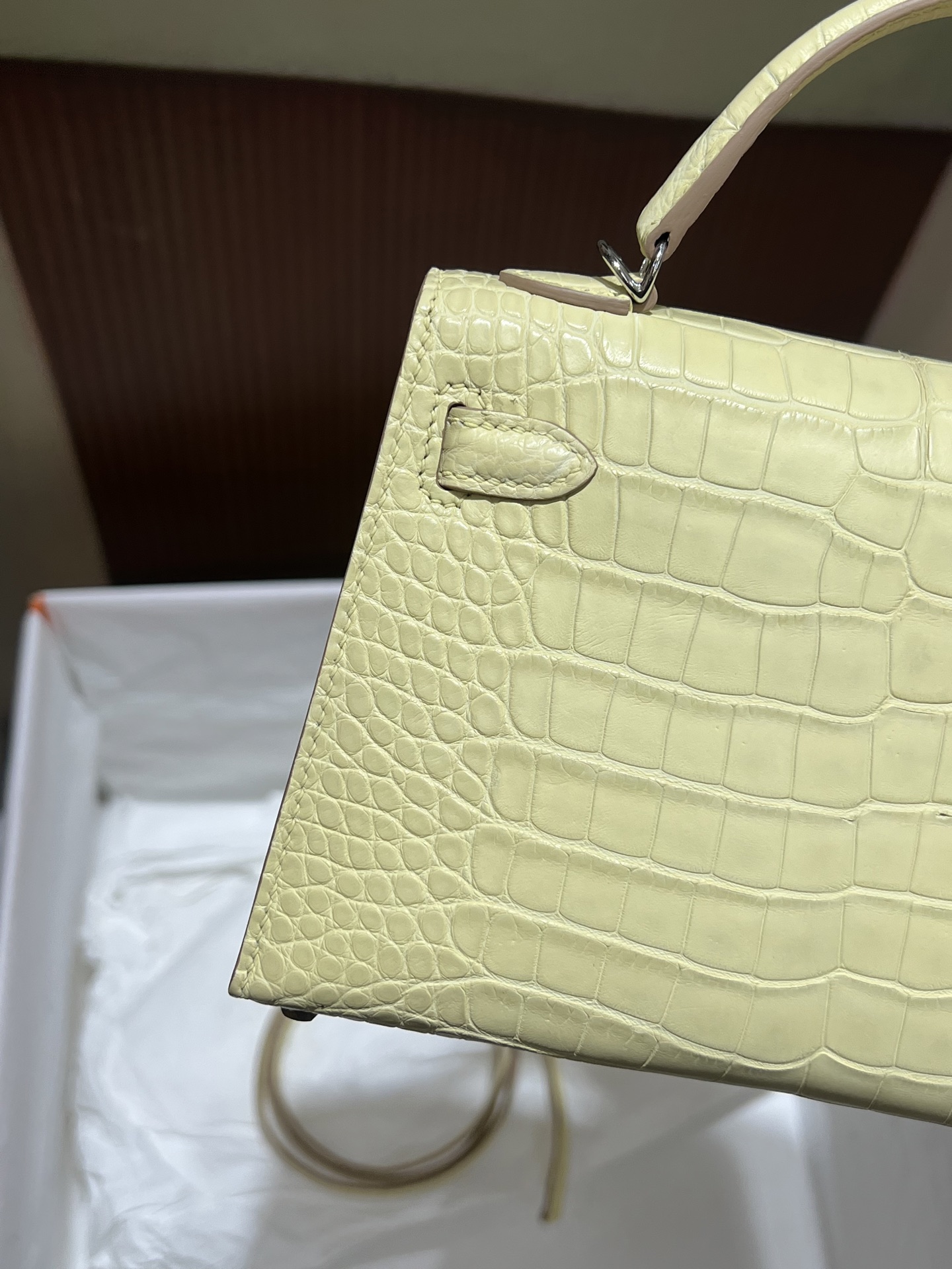 Hermès 高仿 Kelly Pochette 淡黃色鱷魚紋手提包 高級甜奶油色迷你包| 8 Hermès 高仿 Kelly Pochette 淡黃色鱷魚紋手提包 高級甜奶油色迷你包