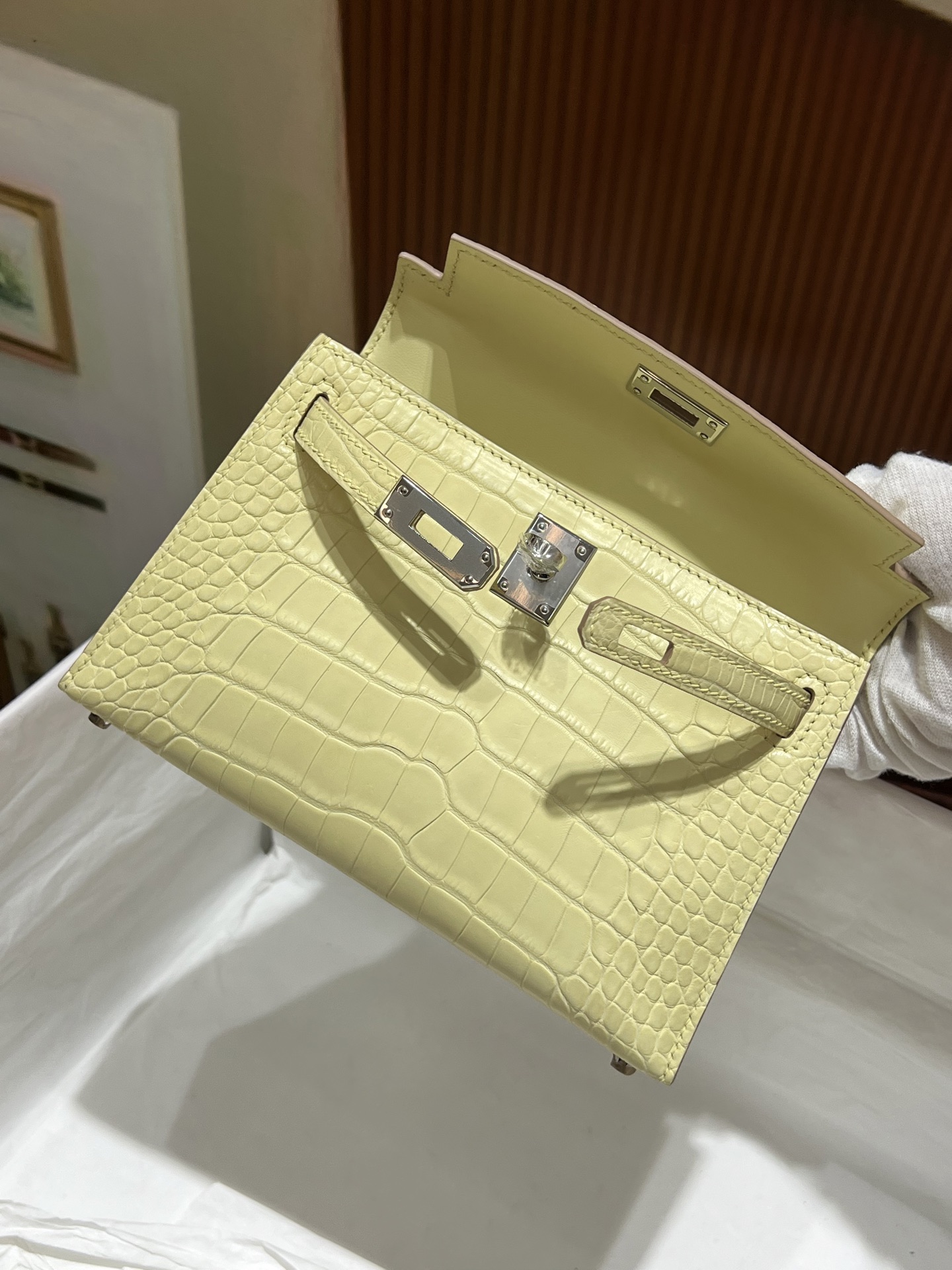 Hermès 高仿 Kelly Pochette 淡黃色鱷魚紋手提包 高級甜奶油色迷你包| 7 Hermès 高仿 Kelly Pochette 淡黃色鱷魚紋手提包 高級甜奶油色迷你包