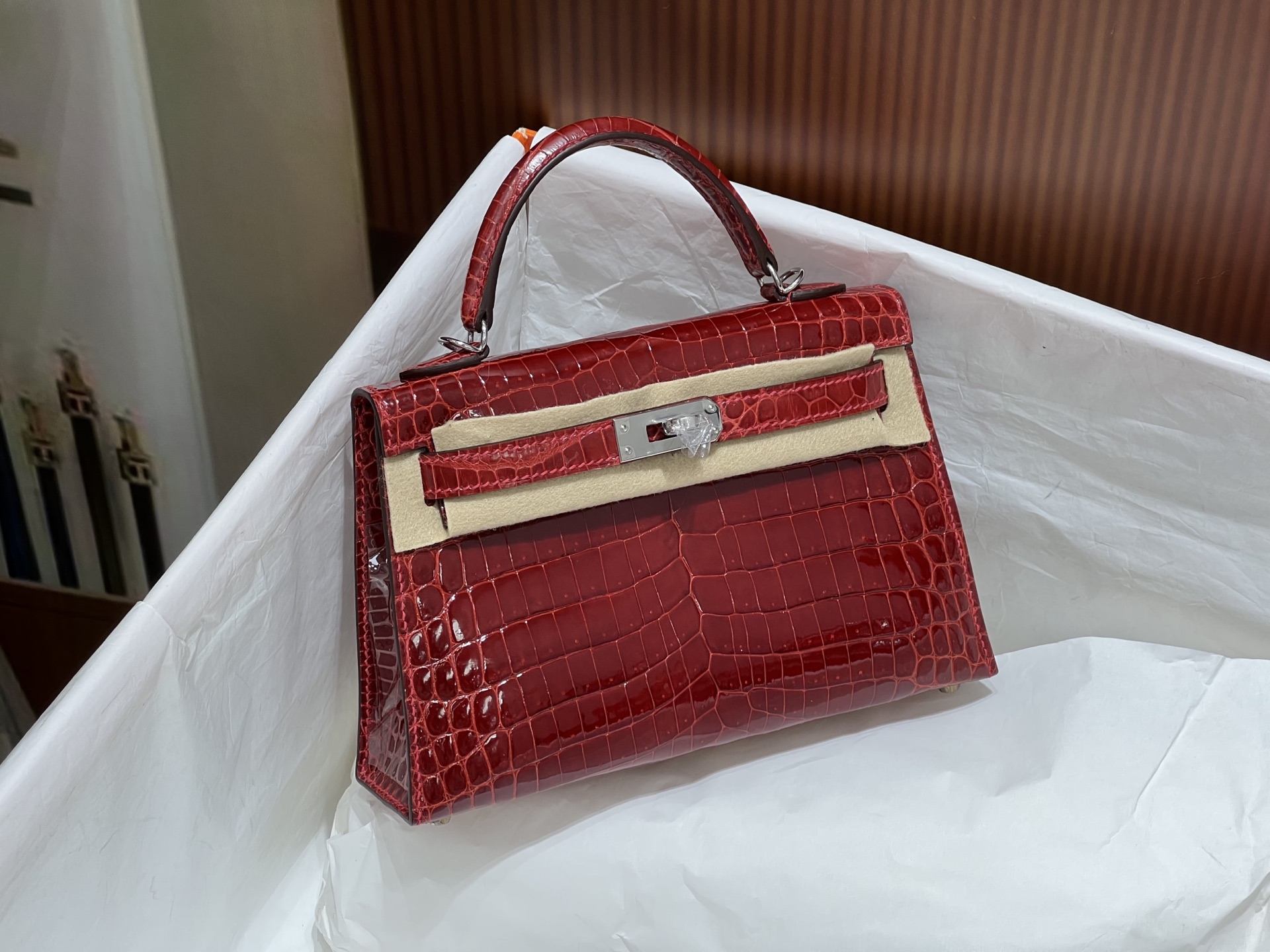 Hermès 一比一 Kelly Pochette 紅色亮面鱷魚紋手提包 高端宴會精品迷你包| 14 Hermès 一比一 Kelly Pochette 紅色亮面鱷魚紋手提包 高端宴會精品迷你包