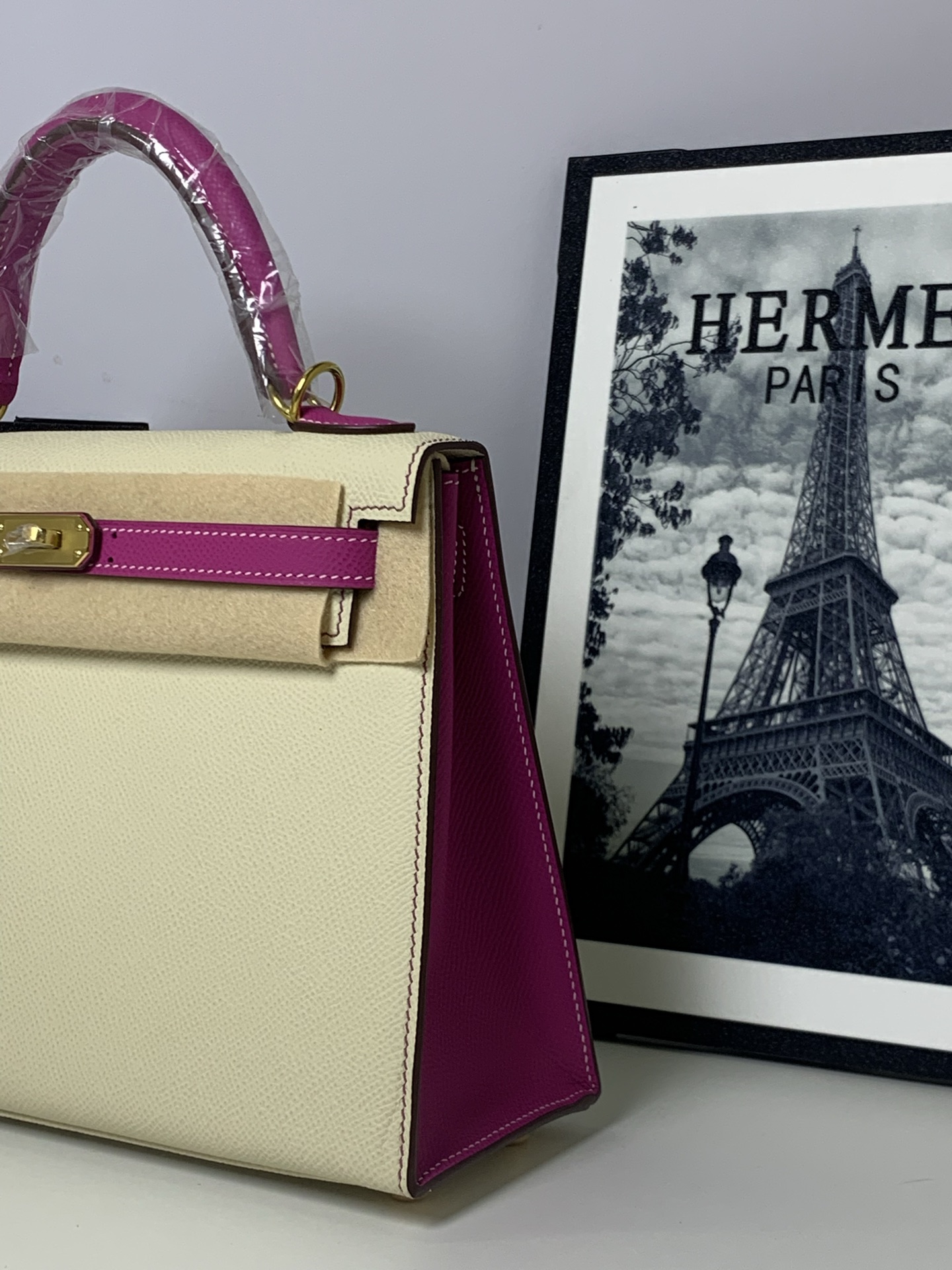 一比一 Hermes Kelly 25 奶白拼玫紅配色手提包 優雅精品女包| 12 一比一 Hermes Kelly 25 奶白拼玫紅配色手提包 優雅精品女包