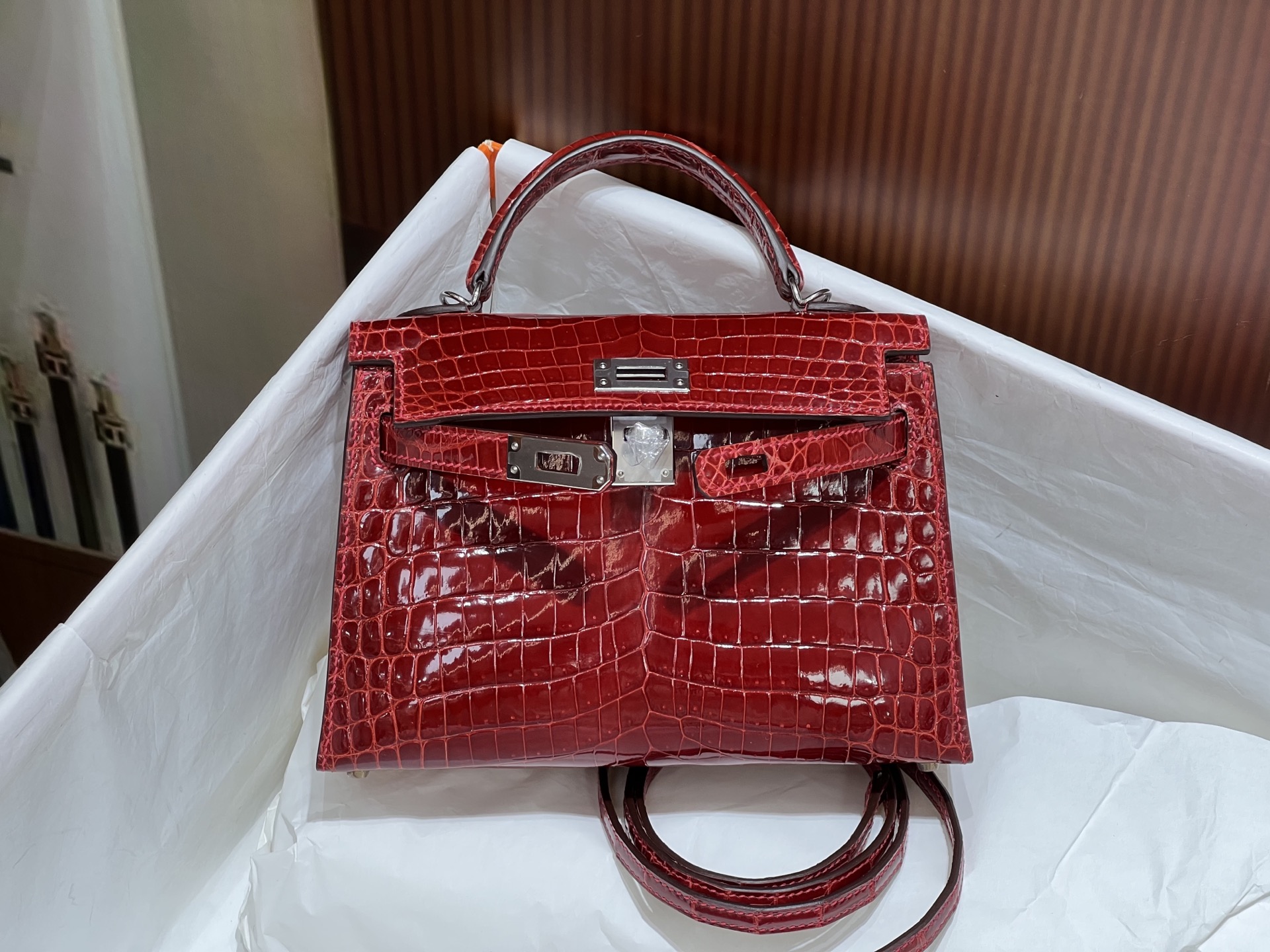 Hermès 一比一 Kelly Pochette 紅色亮面鱷魚紋手提包 高端宴會精品迷你包| 11 Hermès 一比一 Kelly Pochette 紅色亮面鱷魚紋手提包 高端宴會精品迷你包