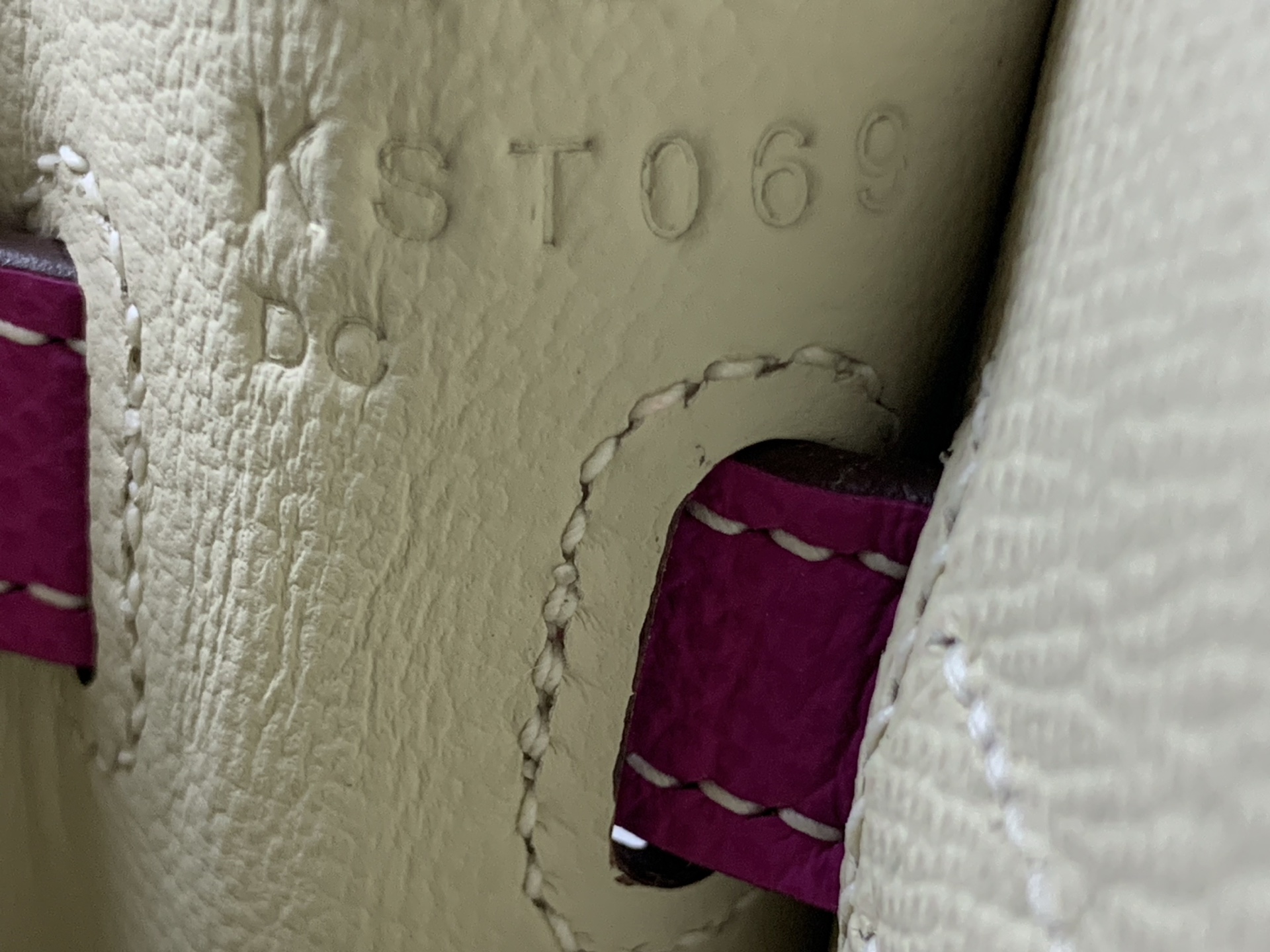 一比一 Hermes Kelly 25 奶白拼玫紅配色手提包 優雅精品女包| 7 一比一 Hermes Kelly 25 奶白拼玫紅配色手提包 優雅精品女包