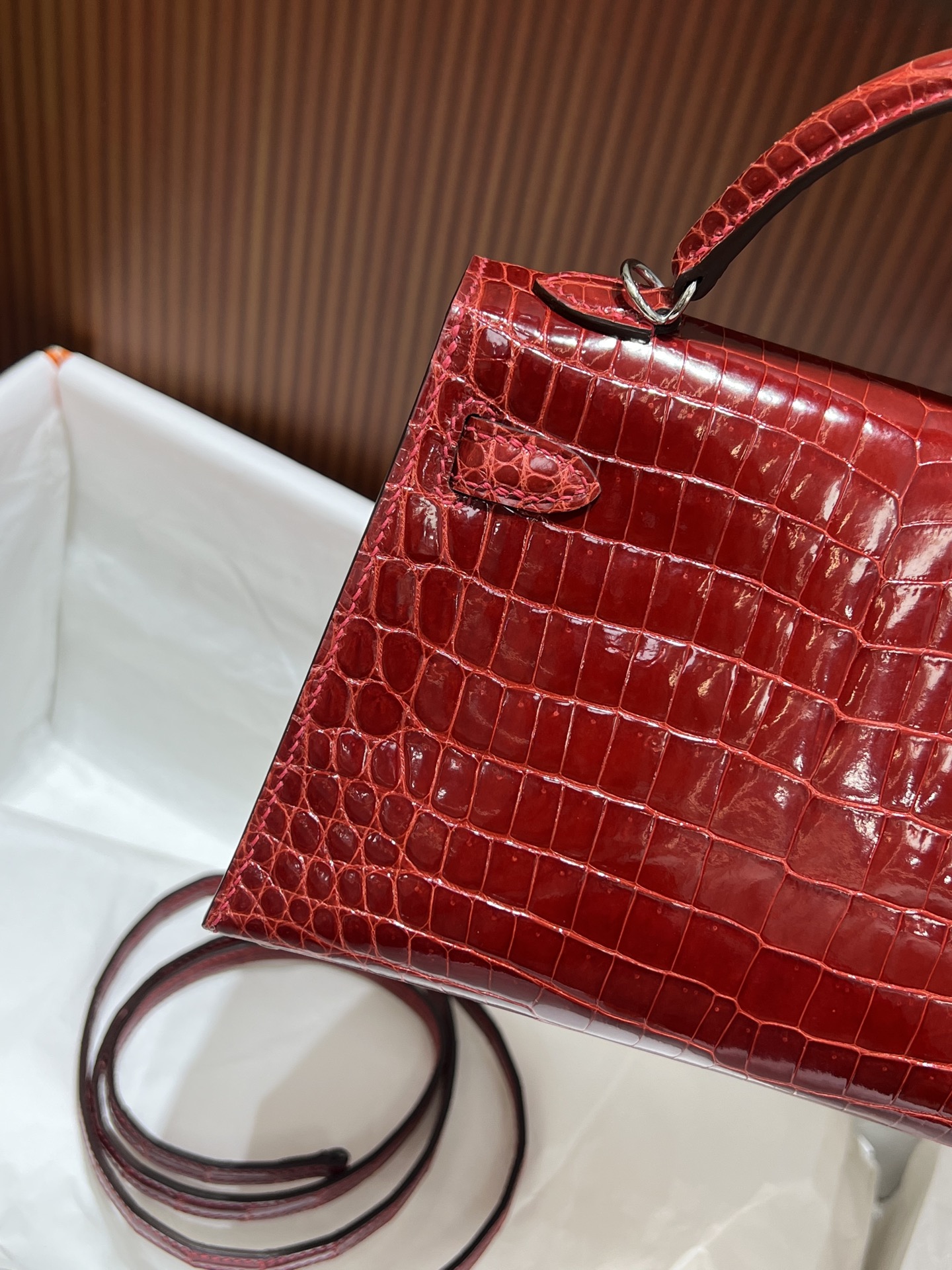 Hermès 一比一 Kelly Pochette 紅色亮面鱷魚紋手提包 高端宴會精品迷你包| 8 Hermès 一比一 Kelly Pochette 紅色亮面鱷魚紋手提包 高端宴會精品迷你包