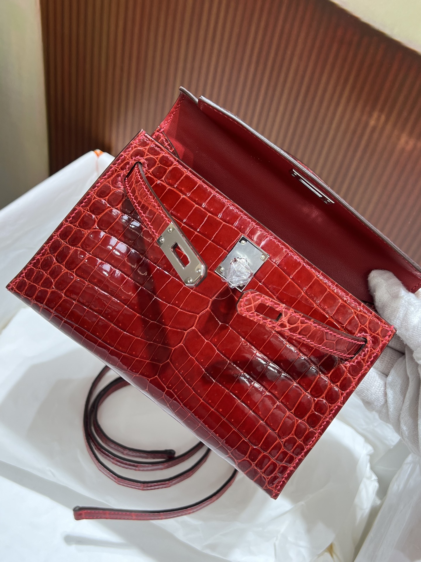 Hermès 一比一 Kelly Pochette 紅色亮面鱷魚紋手提包 高端宴會精品迷你包| 7 Hermès 一比一 Kelly Pochette 紅色亮面鱷魚紋手提包 高端宴會精品迷你包
