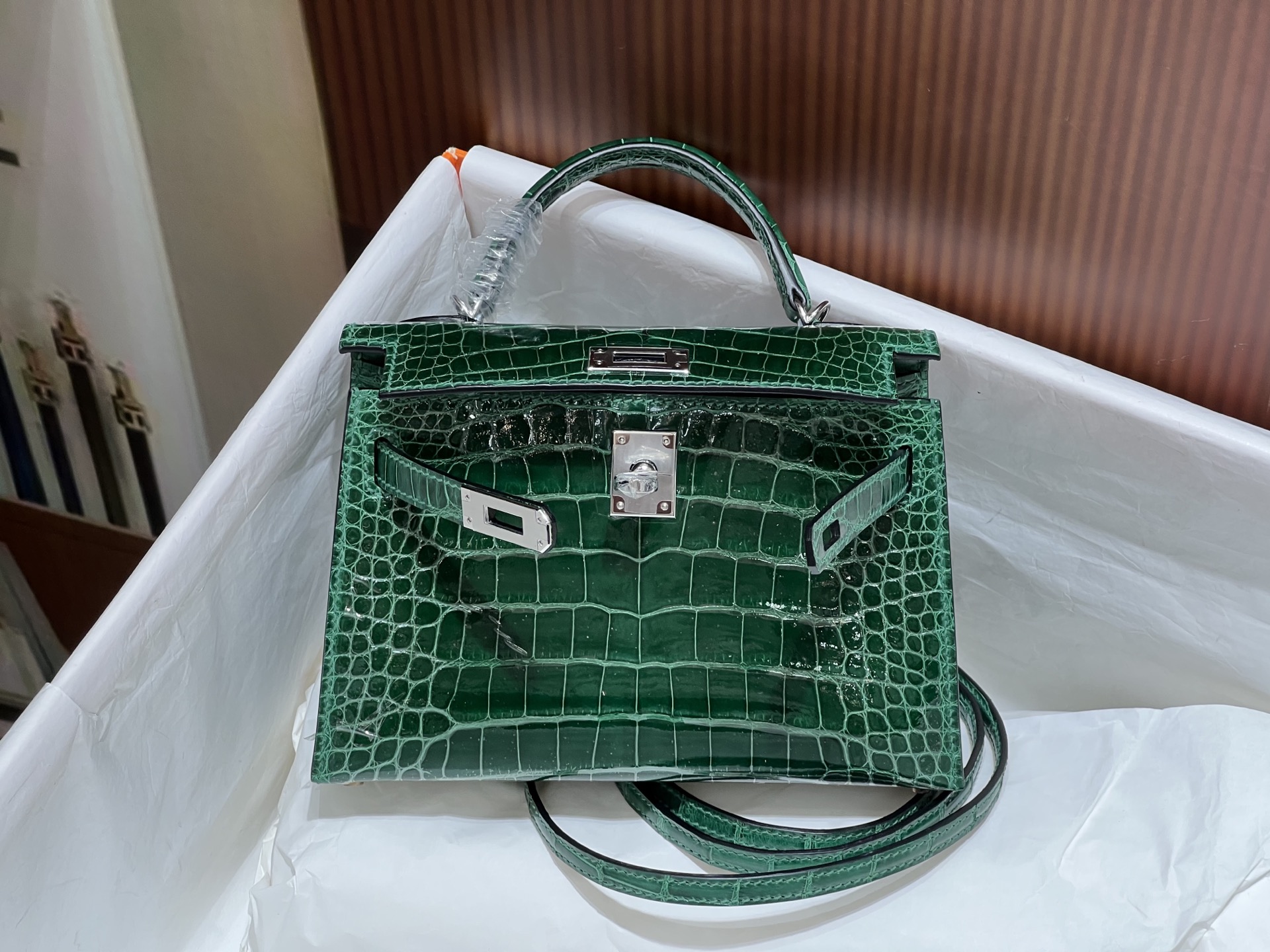 Hermès 高仿 Kelly Pochette 綠色亮面鱷魚紋手提包 小眾高級精品女包| 11 Hermès 高仿 Kelly Pochette 綠色亮面鱷魚紋手提包 小眾高級精品女包