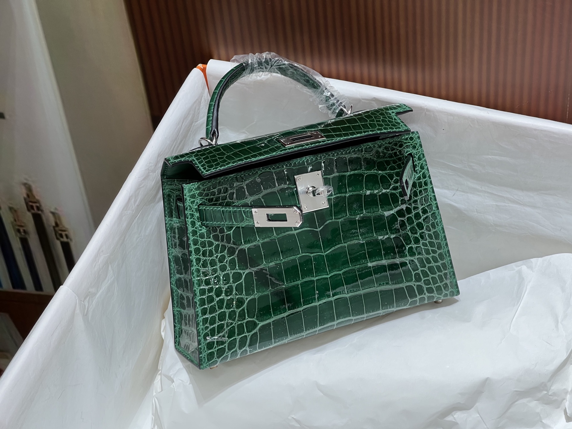 Hermès 高仿 Kelly Pochette 綠色亮面鱷魚紋手提包 小眾高級精品女包| 10 Hermès 高仿 Kelly Pochette 綠色亮面鱷魚紋手提包 小眾高級精品女包
