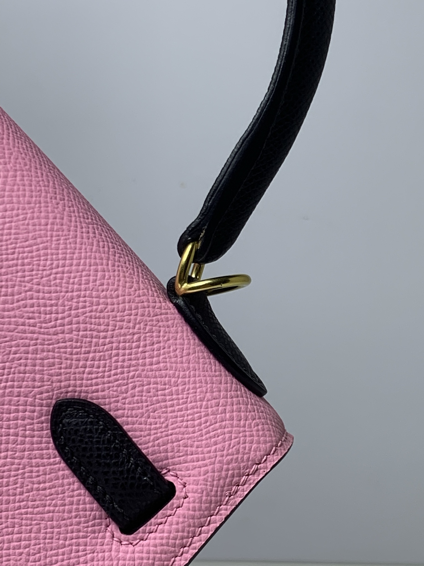 高仿 Hermes Kelly 25 粉色拼黑鎖帶手提包 時尚甜美女包| 11 高仿 Hermes Kelly 25 粉色拼黑鎖帶手提包 時尚甜美女包