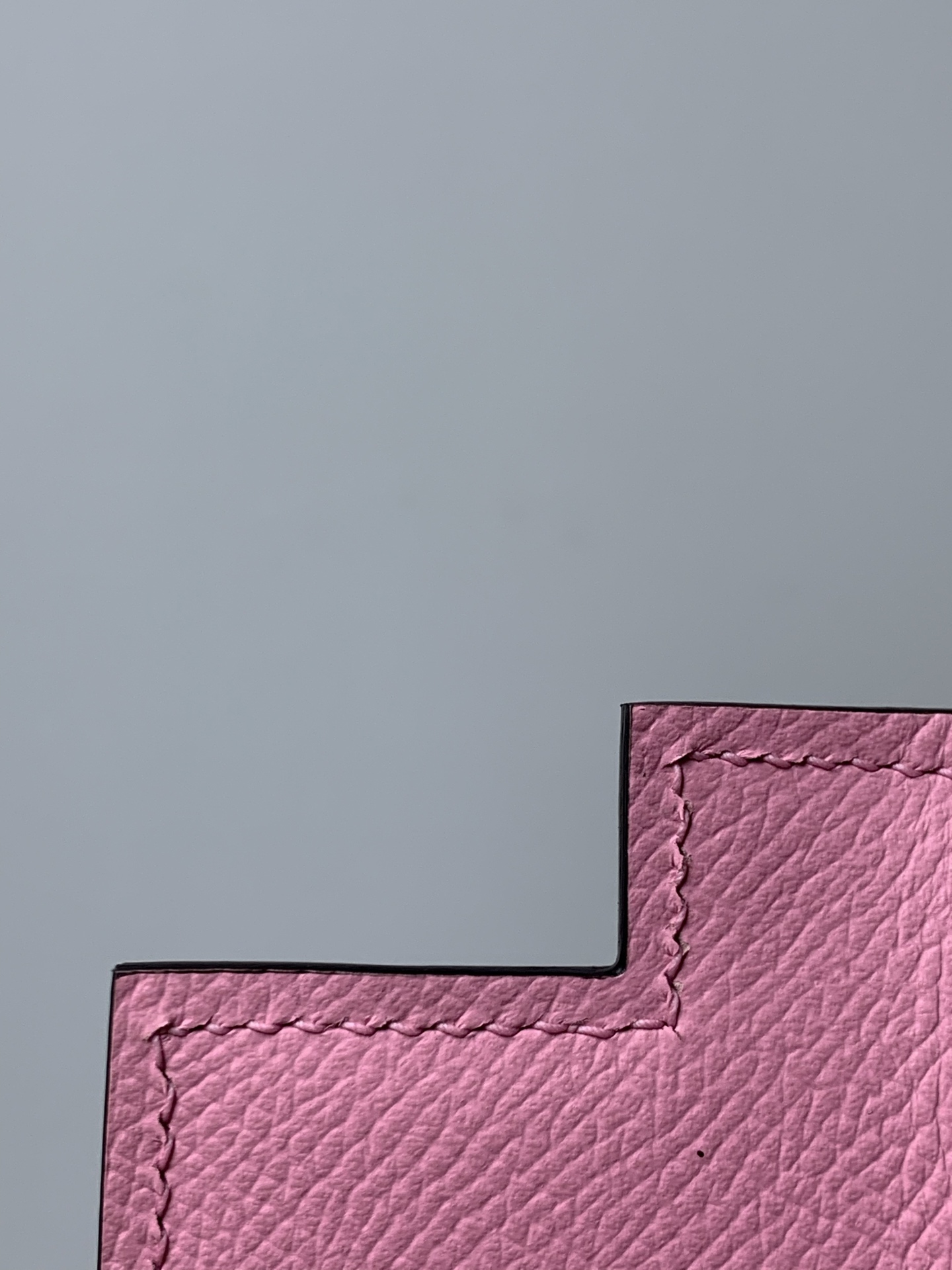 高仿 Hermes Kelly 25 粉色拼黑鎖帶手提包 時尚甜美女包| 8 高仿 Hermes Kelly 25 粉色拼黑鎖帶手提包 時尚甜美女包