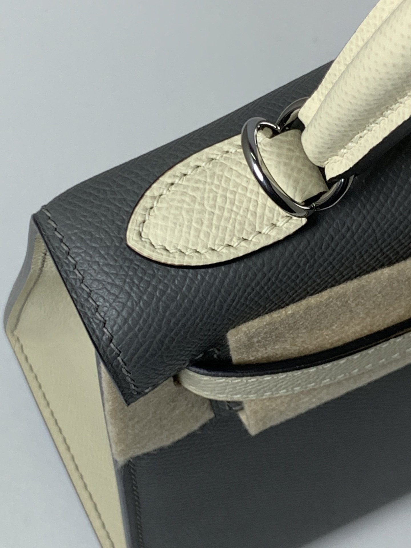 高仿 Hermes Kelly 25 奶白拼亮粉手提包 高級感時尚女包| 10 高仿 Hermes Kelly 25 奶白拼亮粉手提包 高級感時尚女包