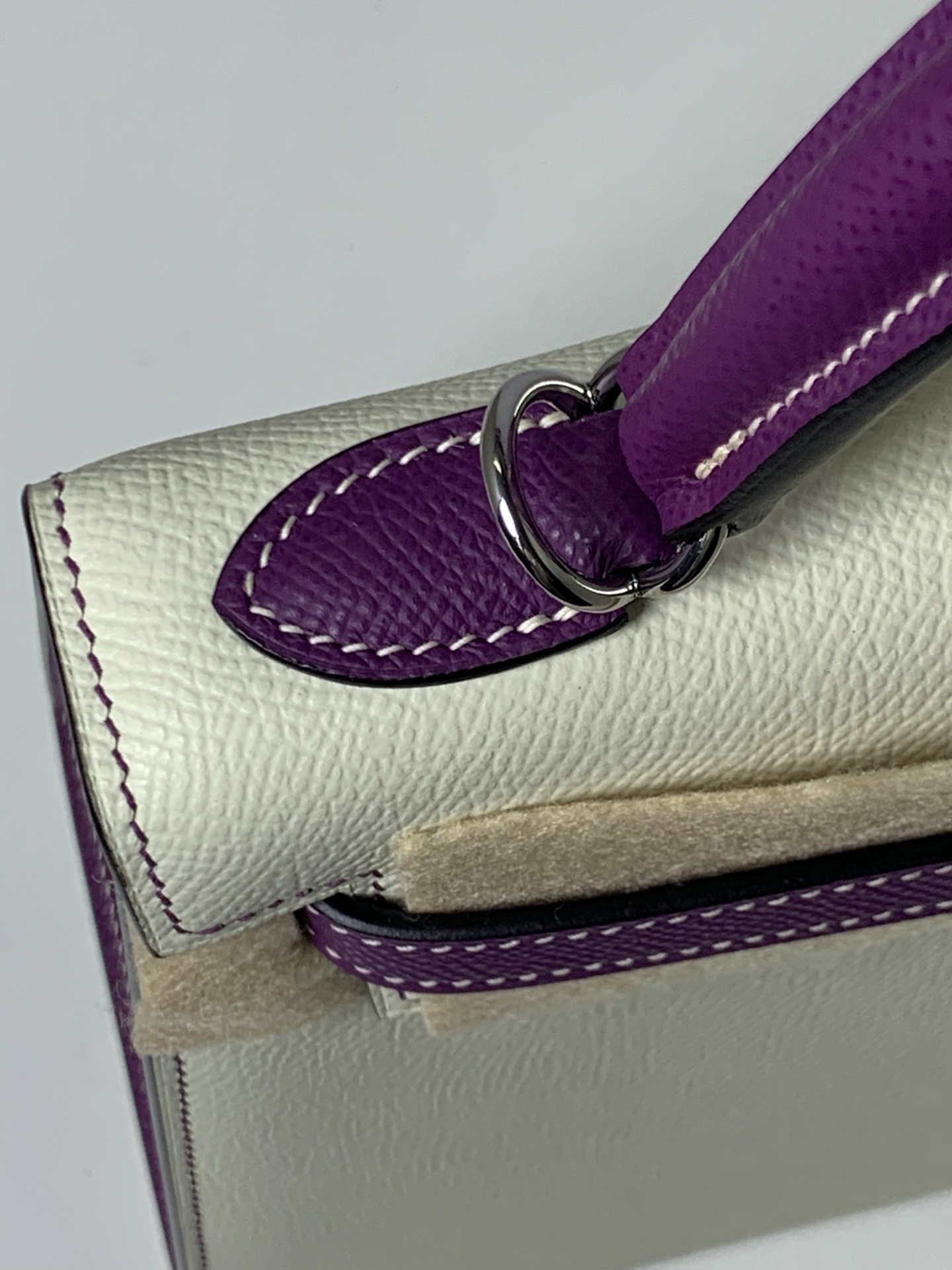 Hermès 一比一 Kelly 28 奶白拼紫色手提包 優雅氣質精品女包| 10 Hermès 一比一 Kelly 28 奶白拼紫色手提包 優雅氣質精品女包