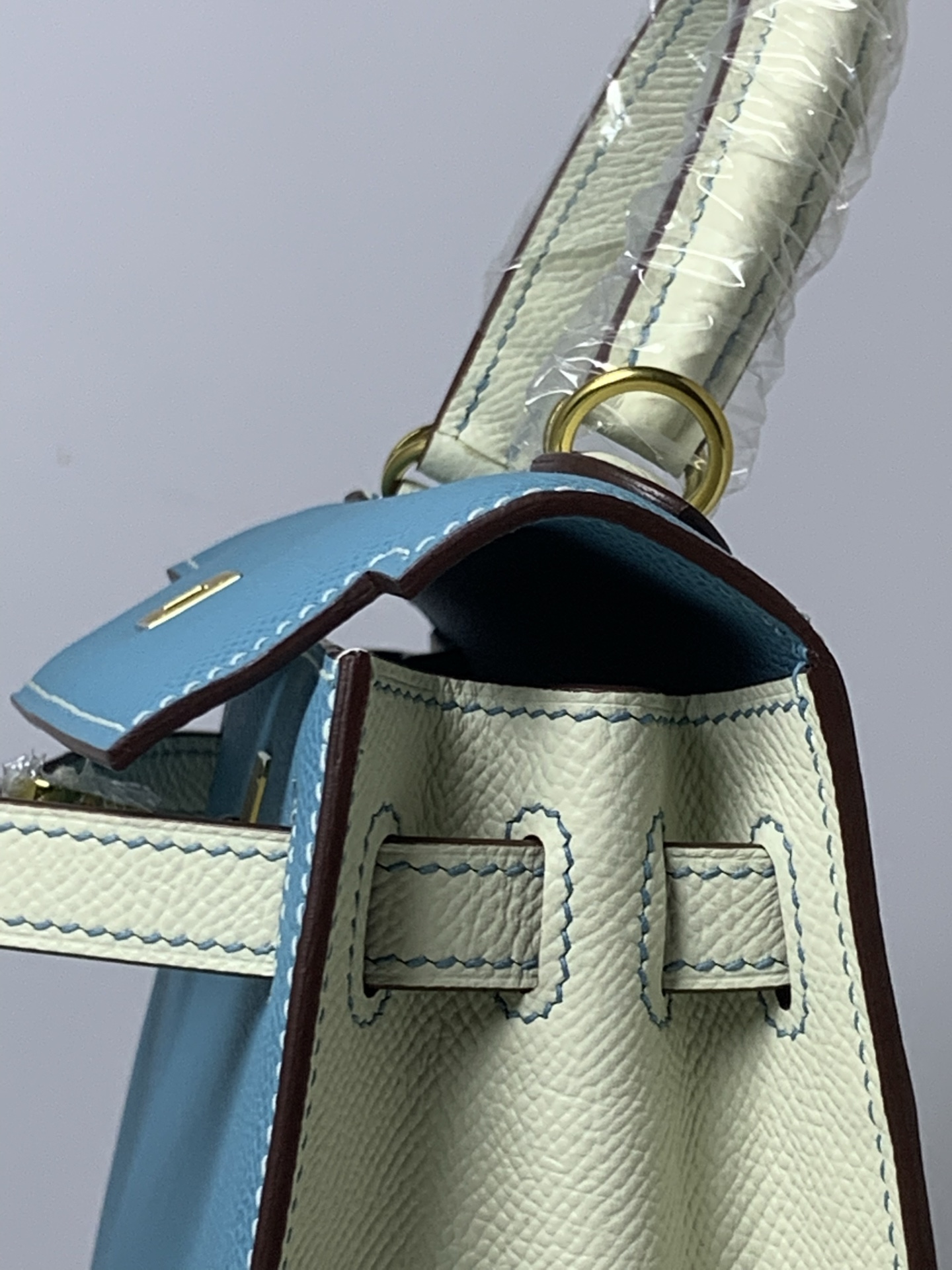 高仿 Hermes Kelly 25 奶油白拼藍色手提包 氣質優雅女包| 9 高仿 Hermes Kelly 25 奶油白拼藍色手提包 氣質優雅女包