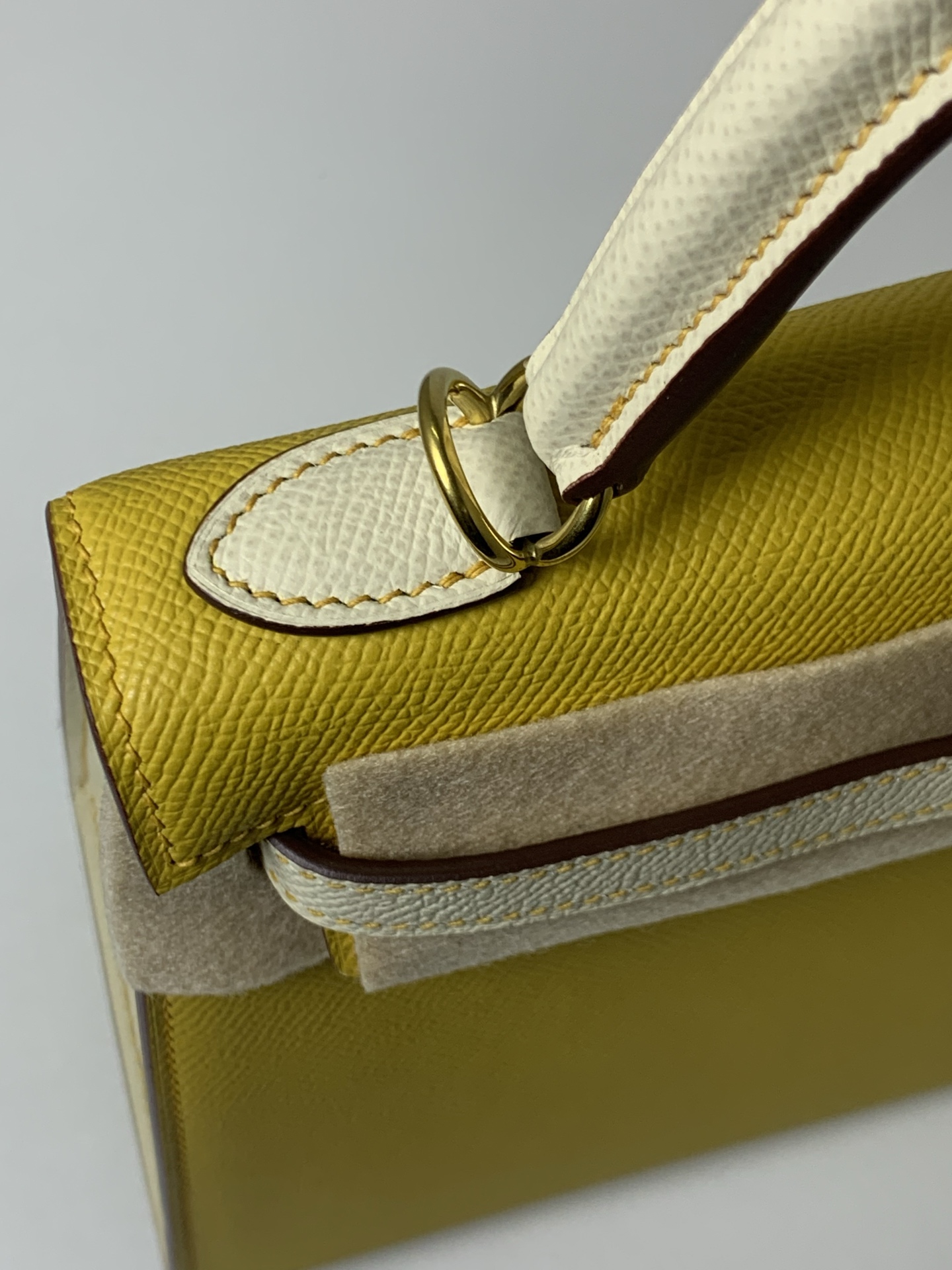 高仿 Hermes Kelly 25 米白拼檸檬黃手提包 清新撞色女包| 10 高仿 Hermes Kelly 25 米白拼檸檬黃手提包 清新撞色女包