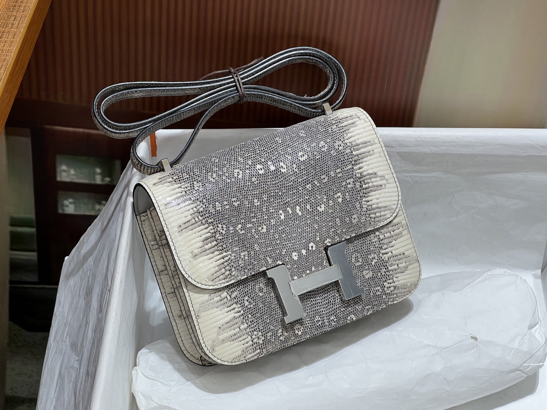 Hermes 一比一 女款 Constance 蜥蜴紋斜背包 米白高級質感通勤包| 13 Hermes 一比一 女款 Constance 蜥蜴紋斜背包 米白高級質感通勤包
