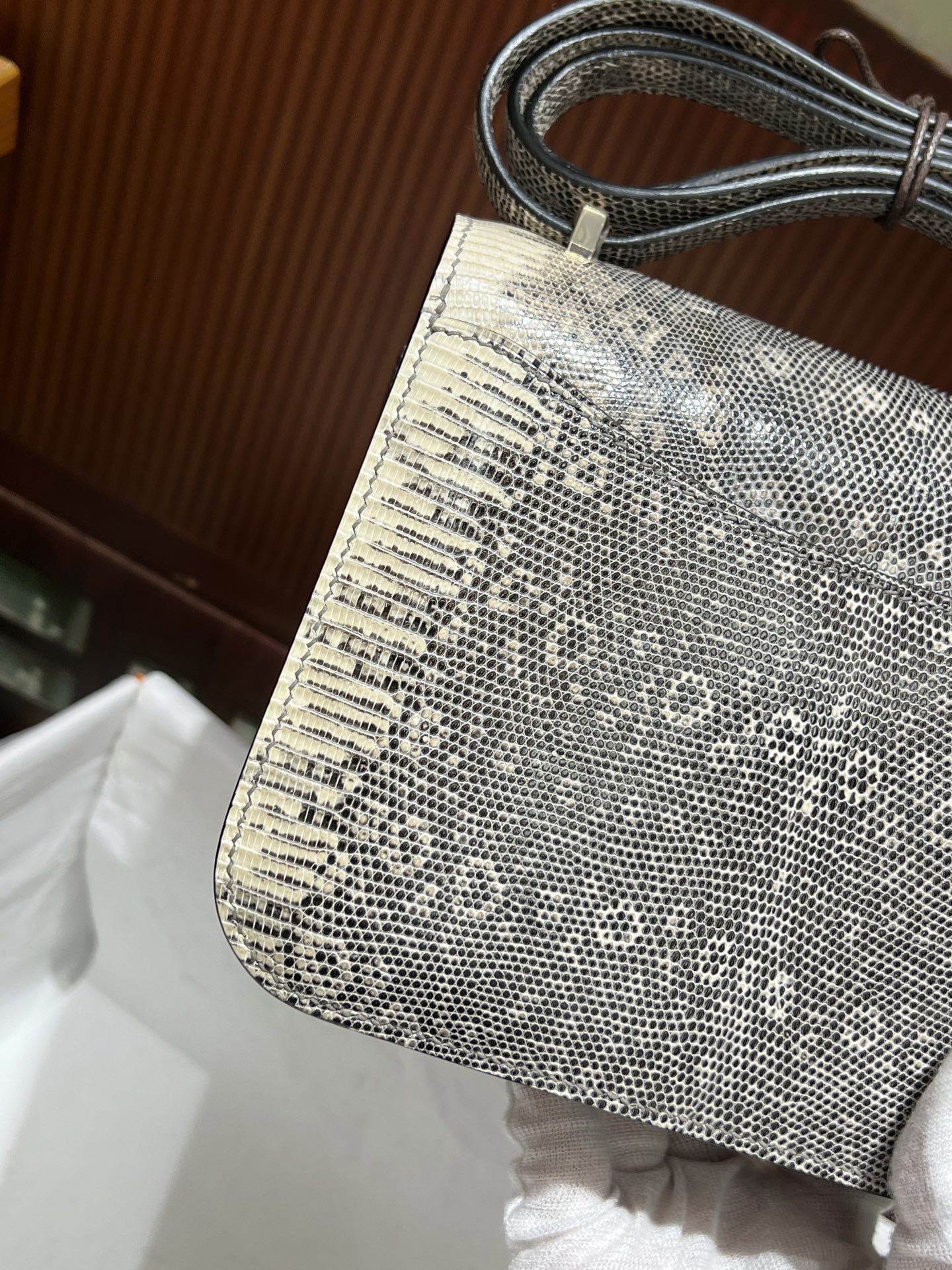 Hermes 一比一 女款 Constance 蜥蜴紋斜背包 米白高級質感通勤包| 7 Hermes 一比一 女款 Constance 蜥蜴紋斜背包 米白高級質感通勤包
