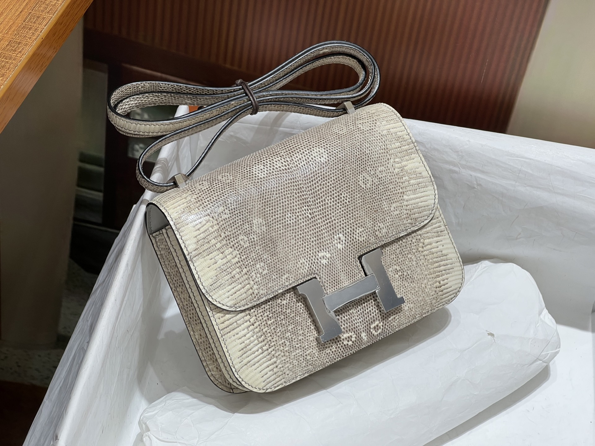 Hermes 原單 女款 Constance 蜥蜴紋银扣斜背包 高端氣質百搭包