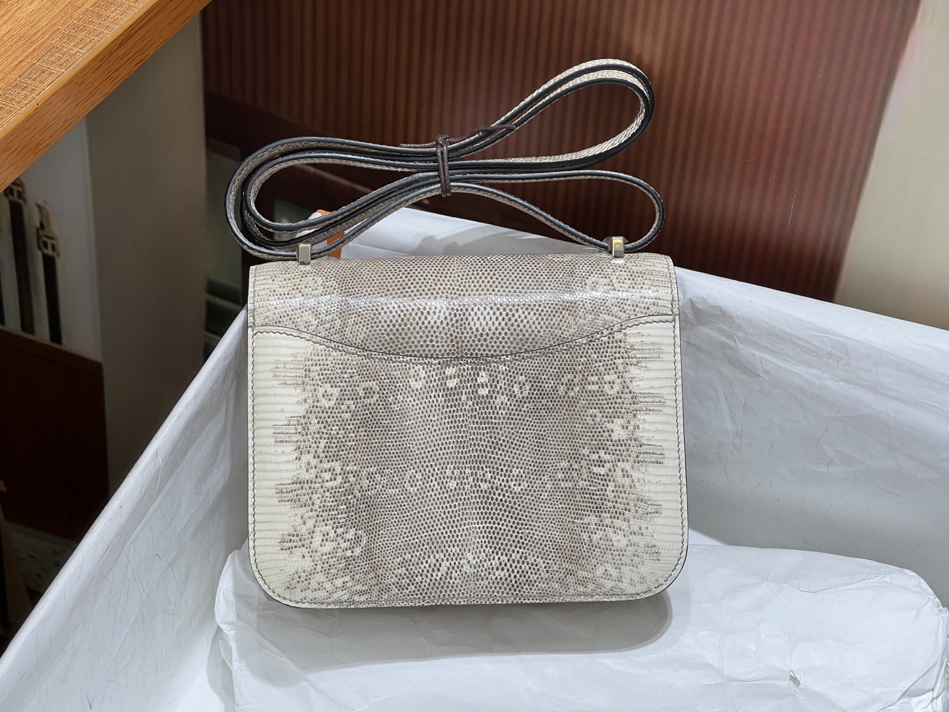 Hermes 原單 女款 Constance 蜥蜴紋银扣斜背包 高端氣質百搭包| 12 Hermes 原單 女款 Constance 蜥蜴紋银扣斜背包 高端氣質百搭包